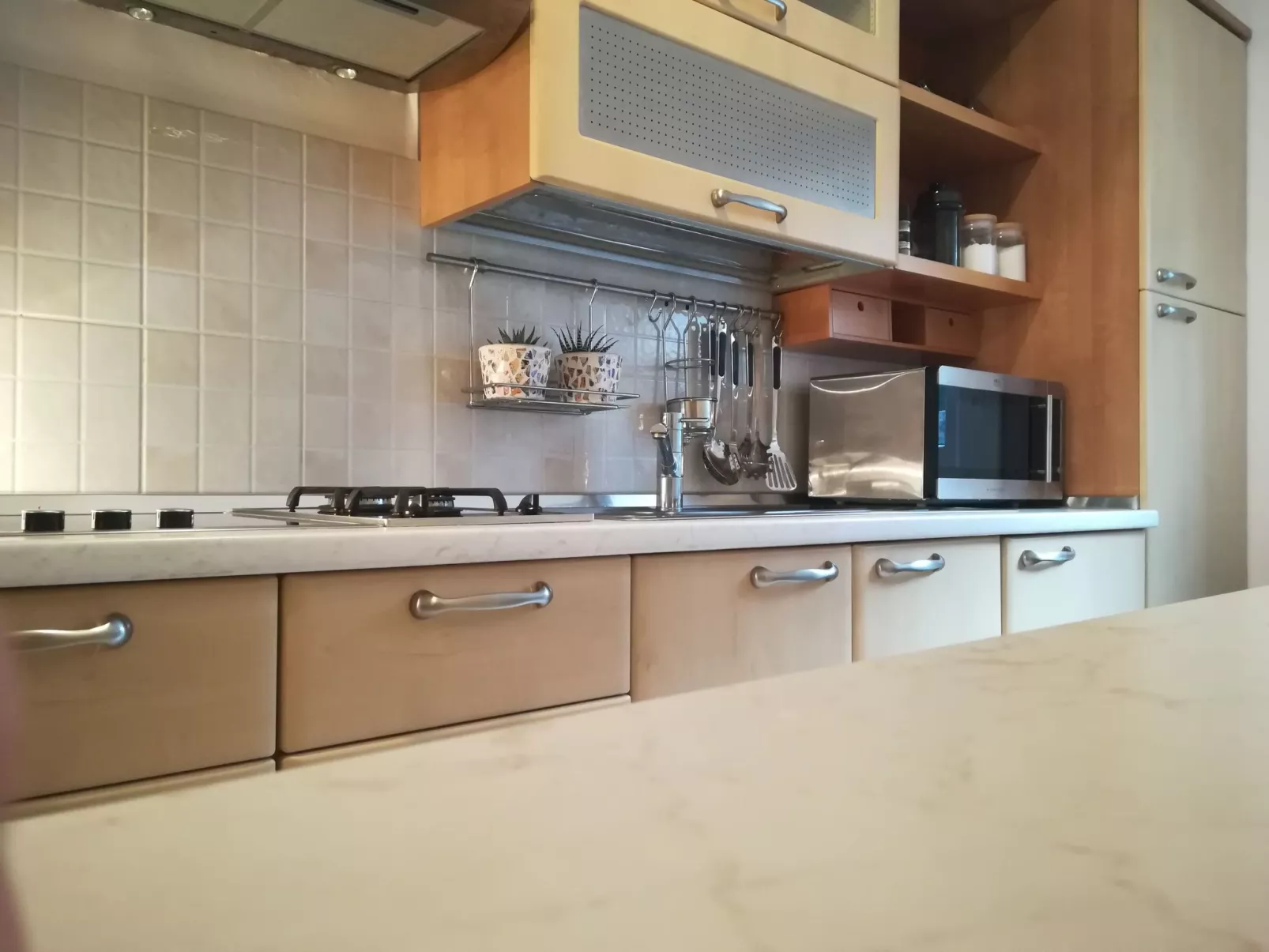 Anwesen mit Blick auf das Wasser-Image-tags.info