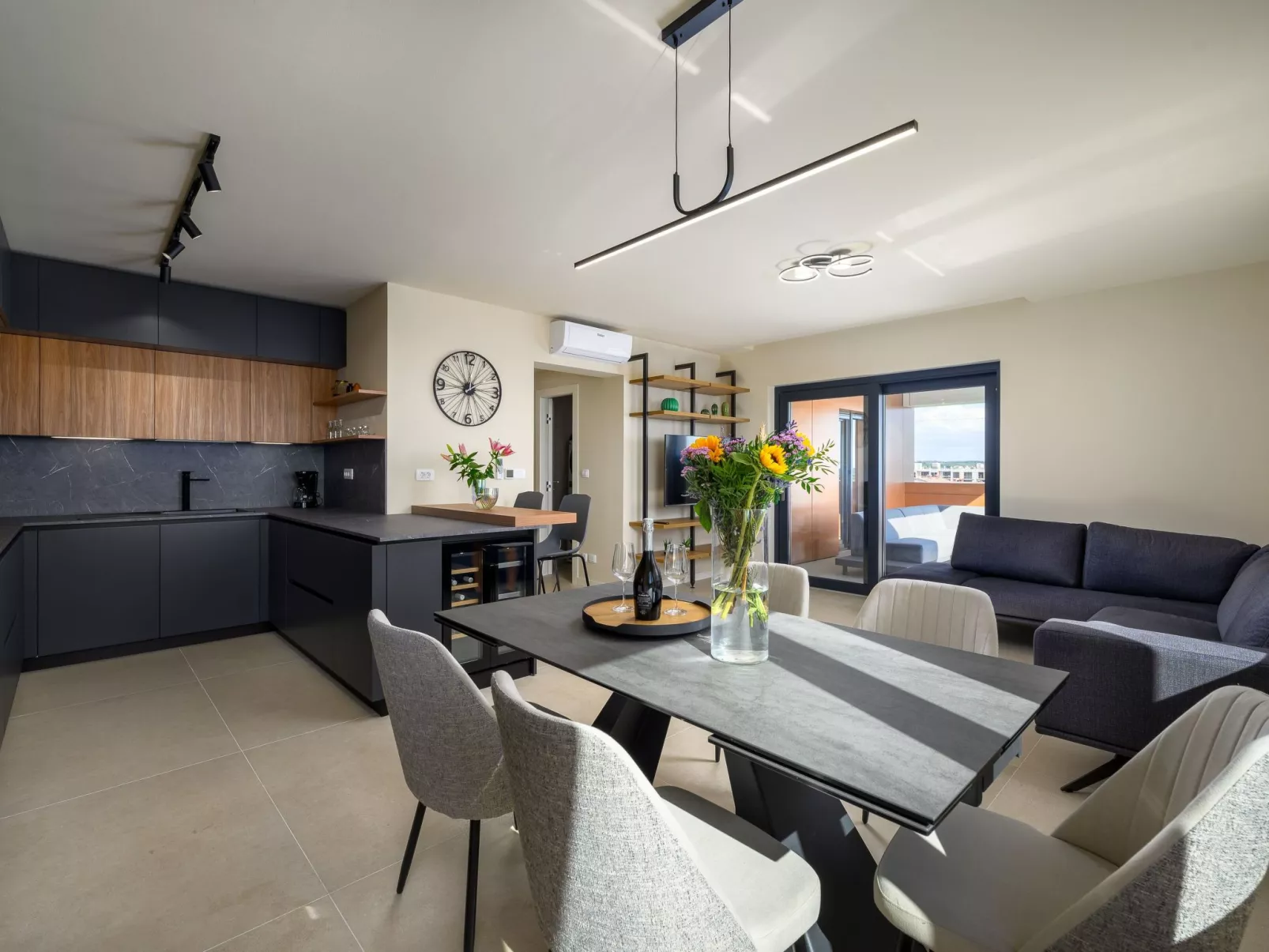 Luxuriöses Penthouse Viki mit Meerblick-Drinnen