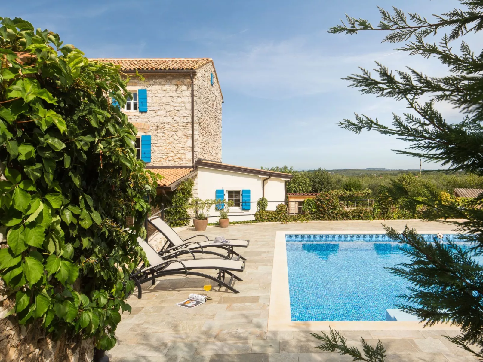 Villa Flavia Traditionelles Steinhaus mit Pool-Outside