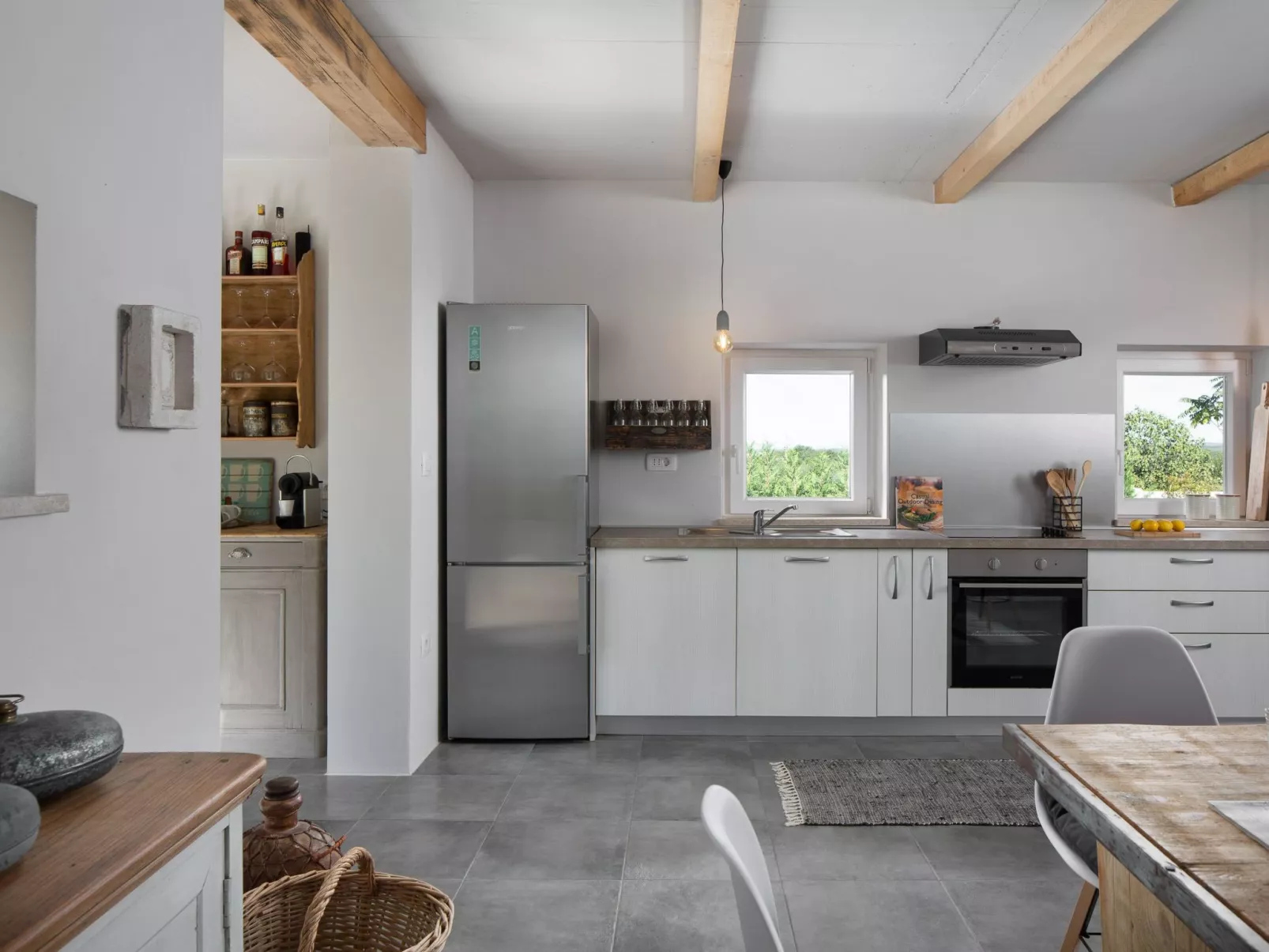 Mit eigenem Pool-Drinnen