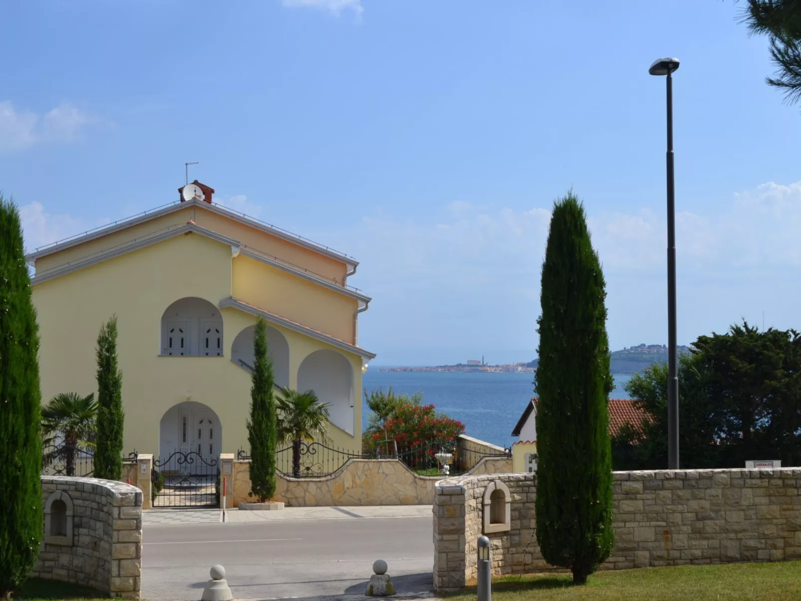 Villa del Golfo, Apartement mit Garten und Pool-Outside