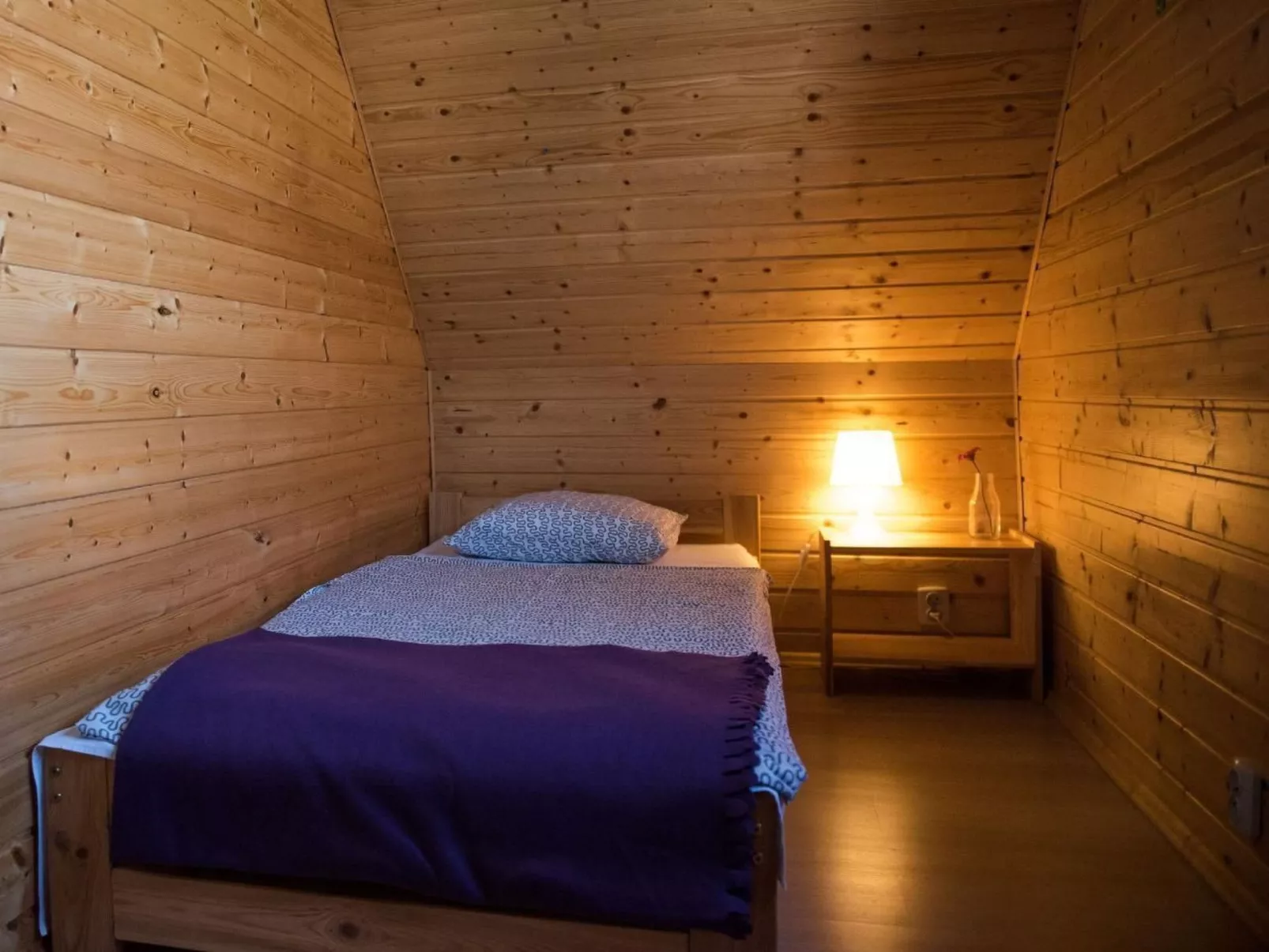 Gartenhaus mit Kamin-Dedans