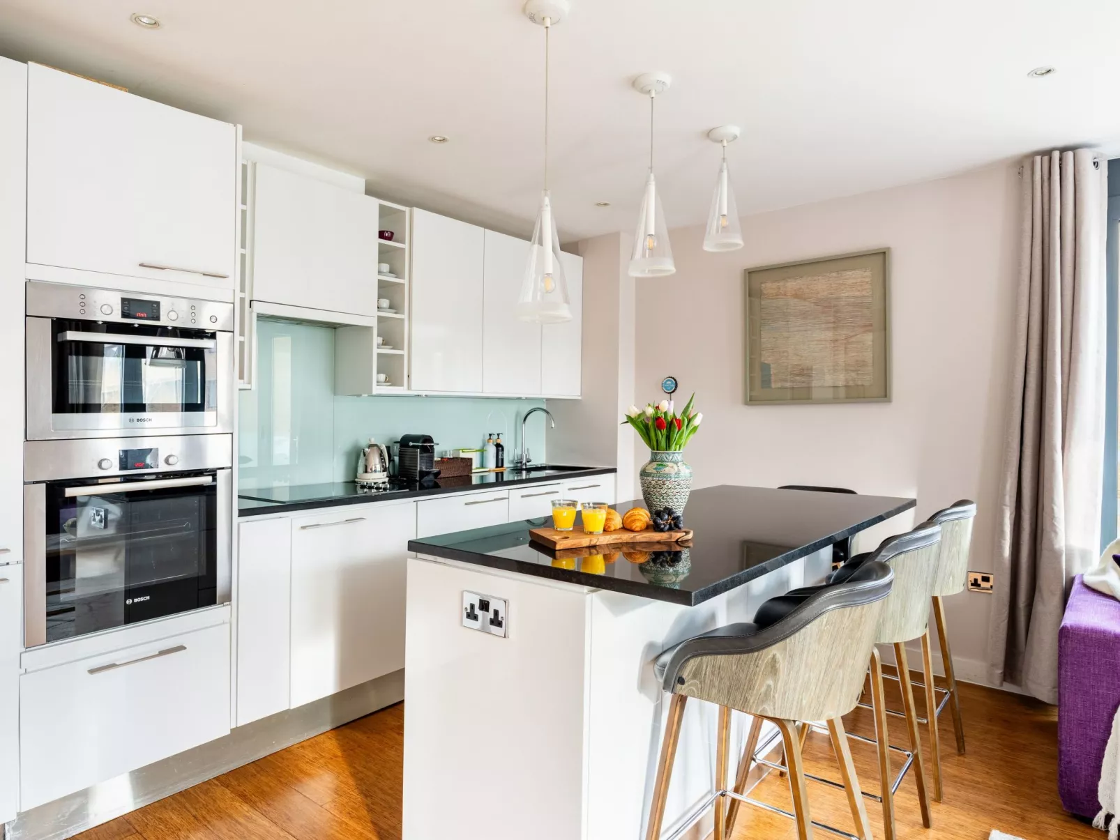 Moderne und stilvolle Wohnung mit eigenem Bad in der Nähe von Notting Hill und-Inside