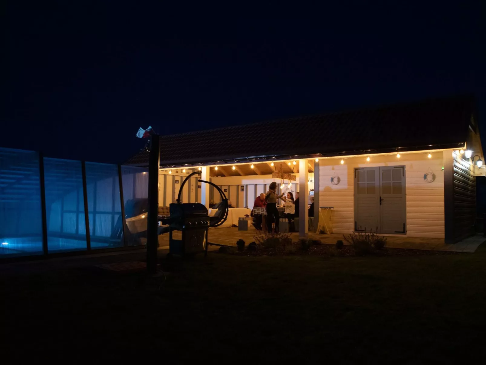 "New 5" mit Infinity-Pool-Draußen