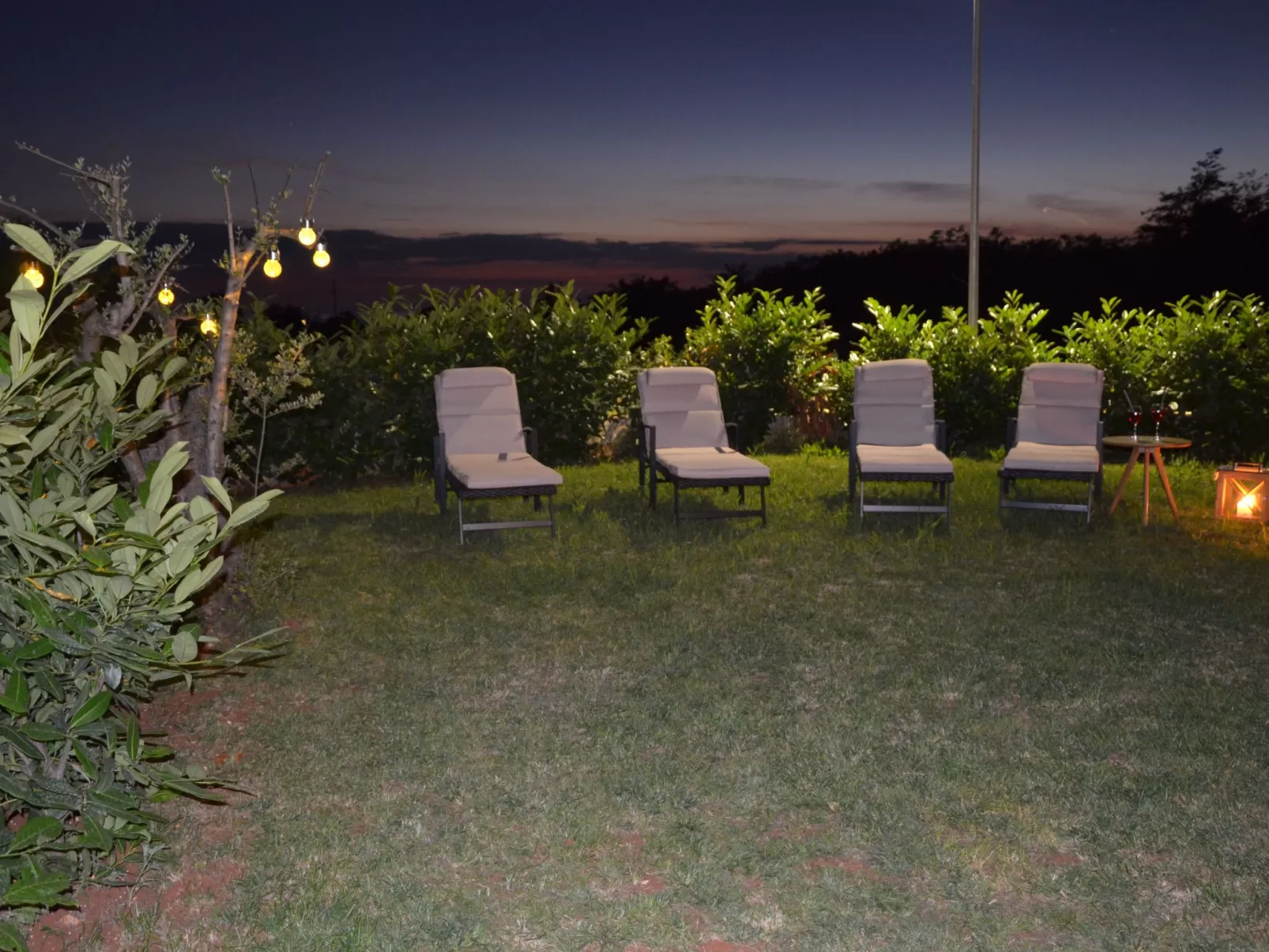 Mit Blick auf das Wasser-Dehors