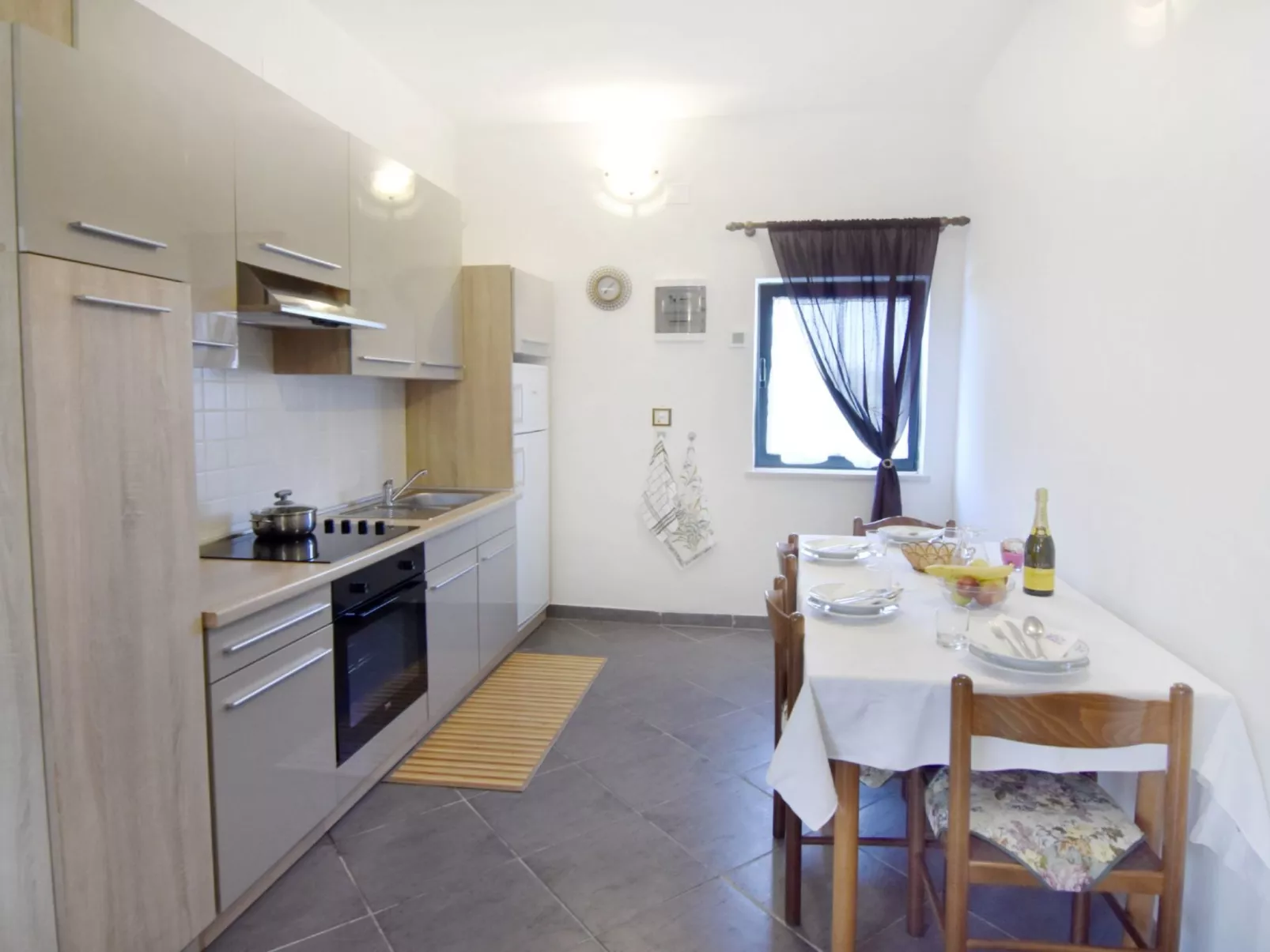 Zweizimmerwohnung mit großer Terrasse in Grupija bei Umag-Dedans