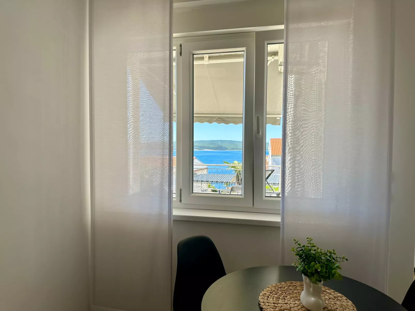 Gesamte Wohnung in Dramalj mit Terrasse und Grill-Drinnen