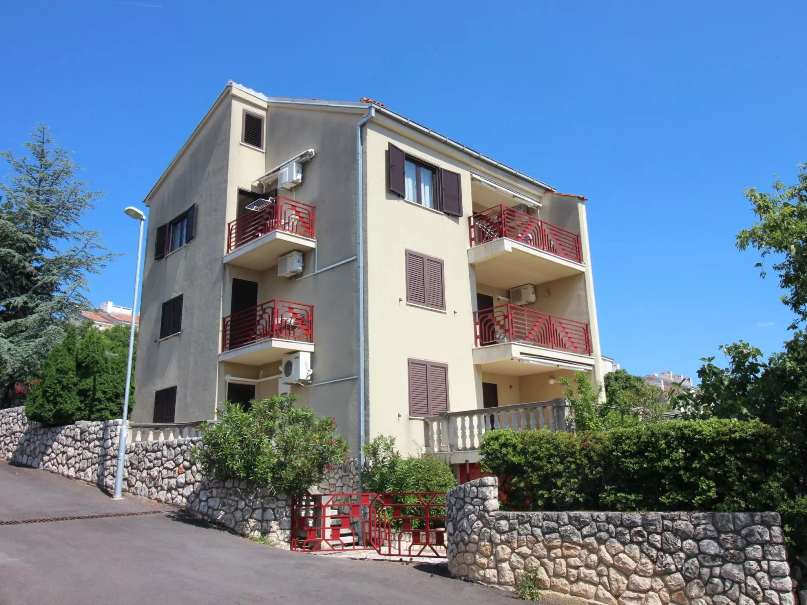 Apartment für zwei Erwachsene und zwei Kinder-Draußen