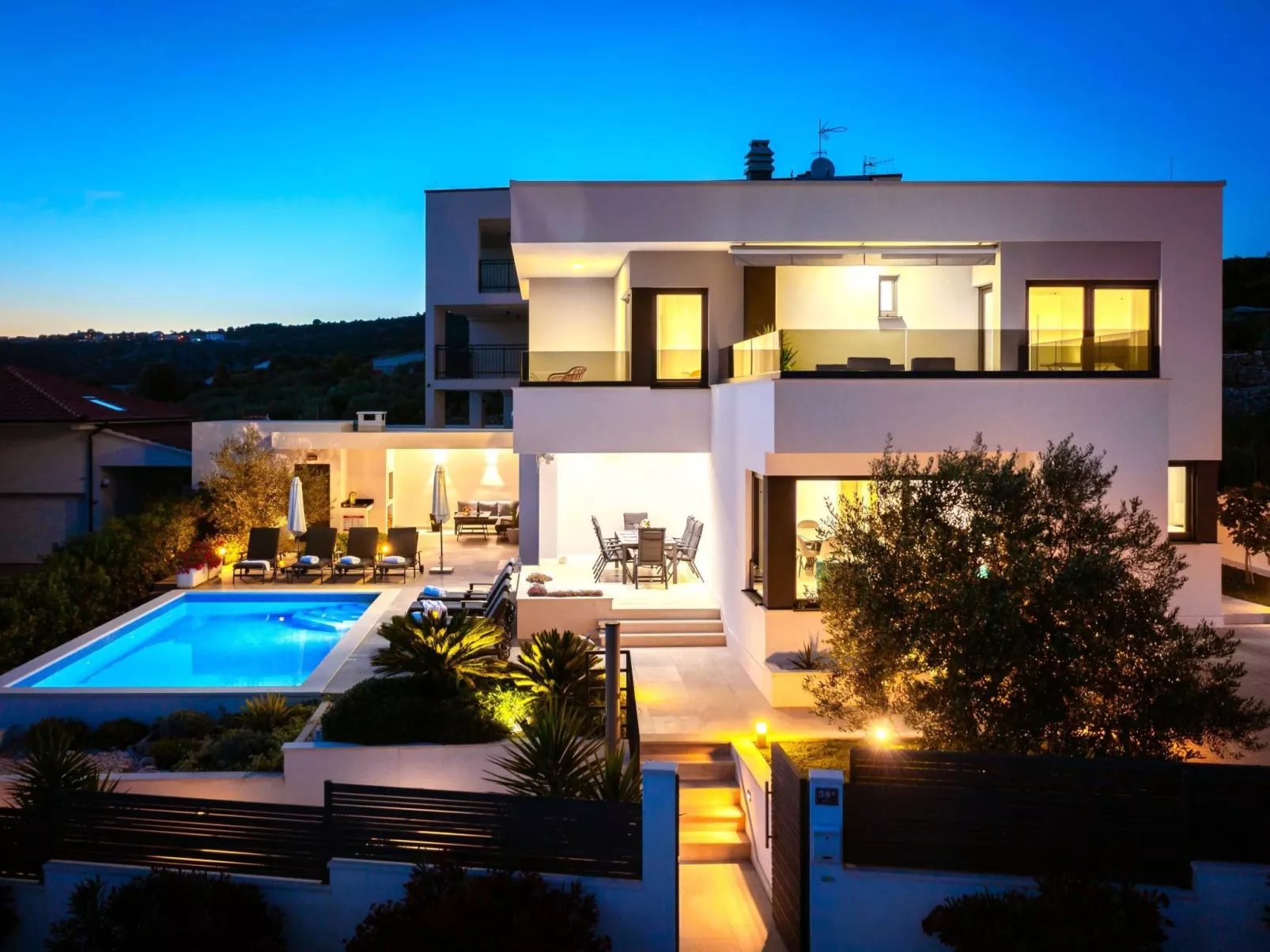 Luxuriöse Villa Dolce Vita direkt am Meer mit privatem Pool und Parkplatz-Image-tags.info