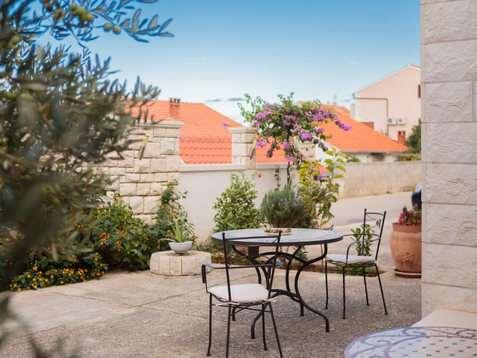 Luxuriöses Studio-Apartment mit Terrasse-Outside