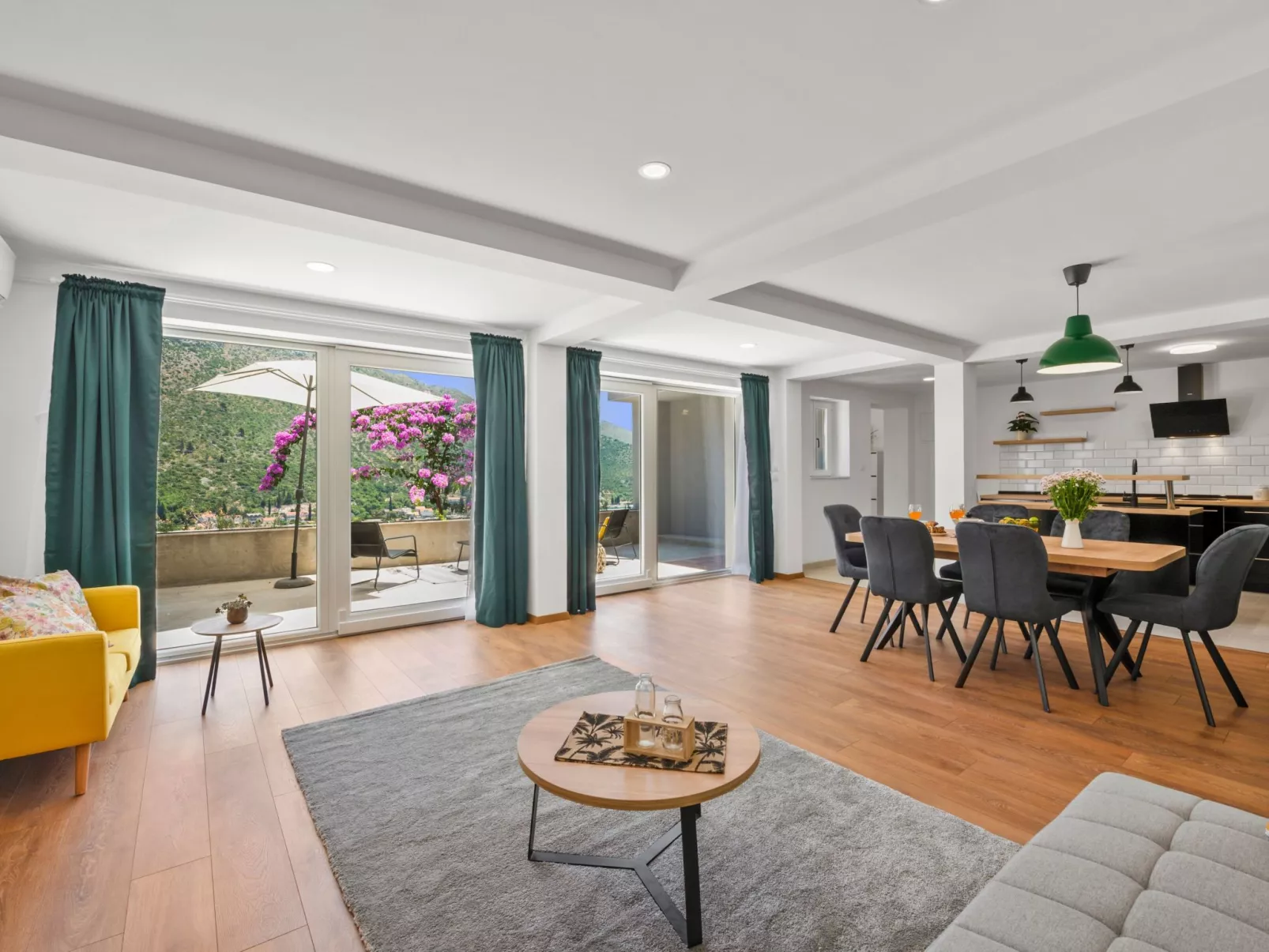 Moderne Villa mit Infinity-Pool und atemberaubendem Meerblick Dia-Inside