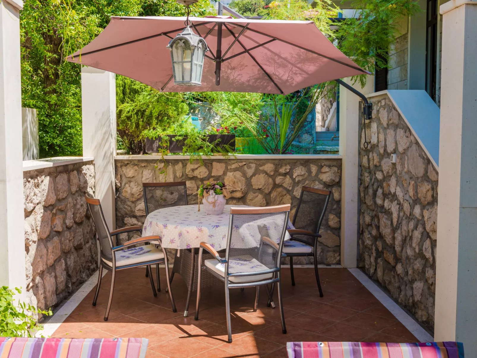 Ivona mit Terrasse und Außendusche-Dehors