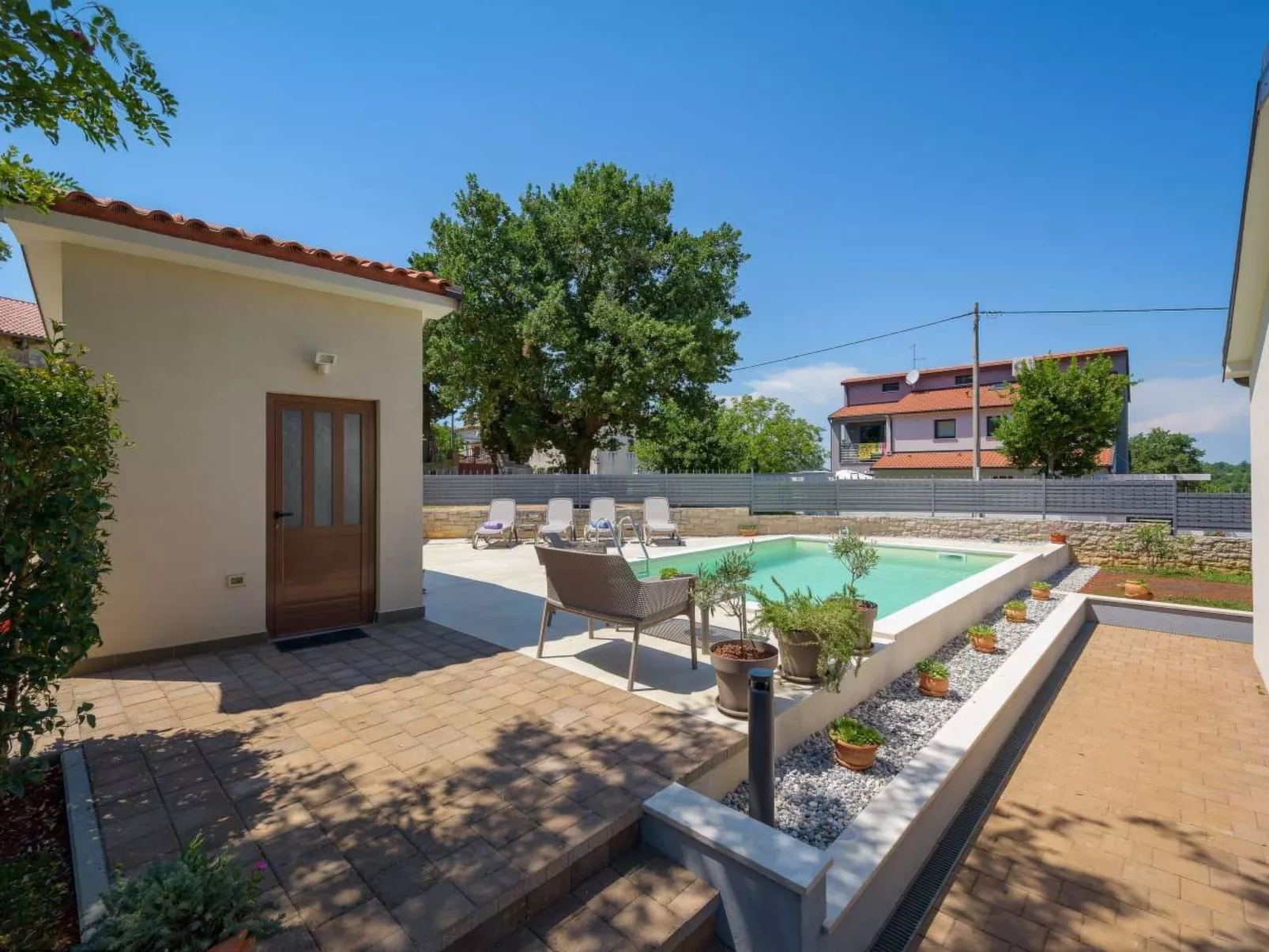 Villa Crystal-Draußen