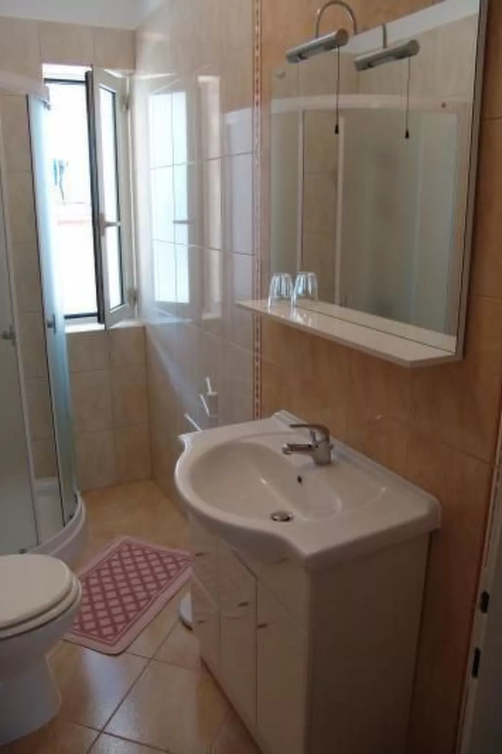 Wohnung mit Blick auf das Wasser - Drinnen