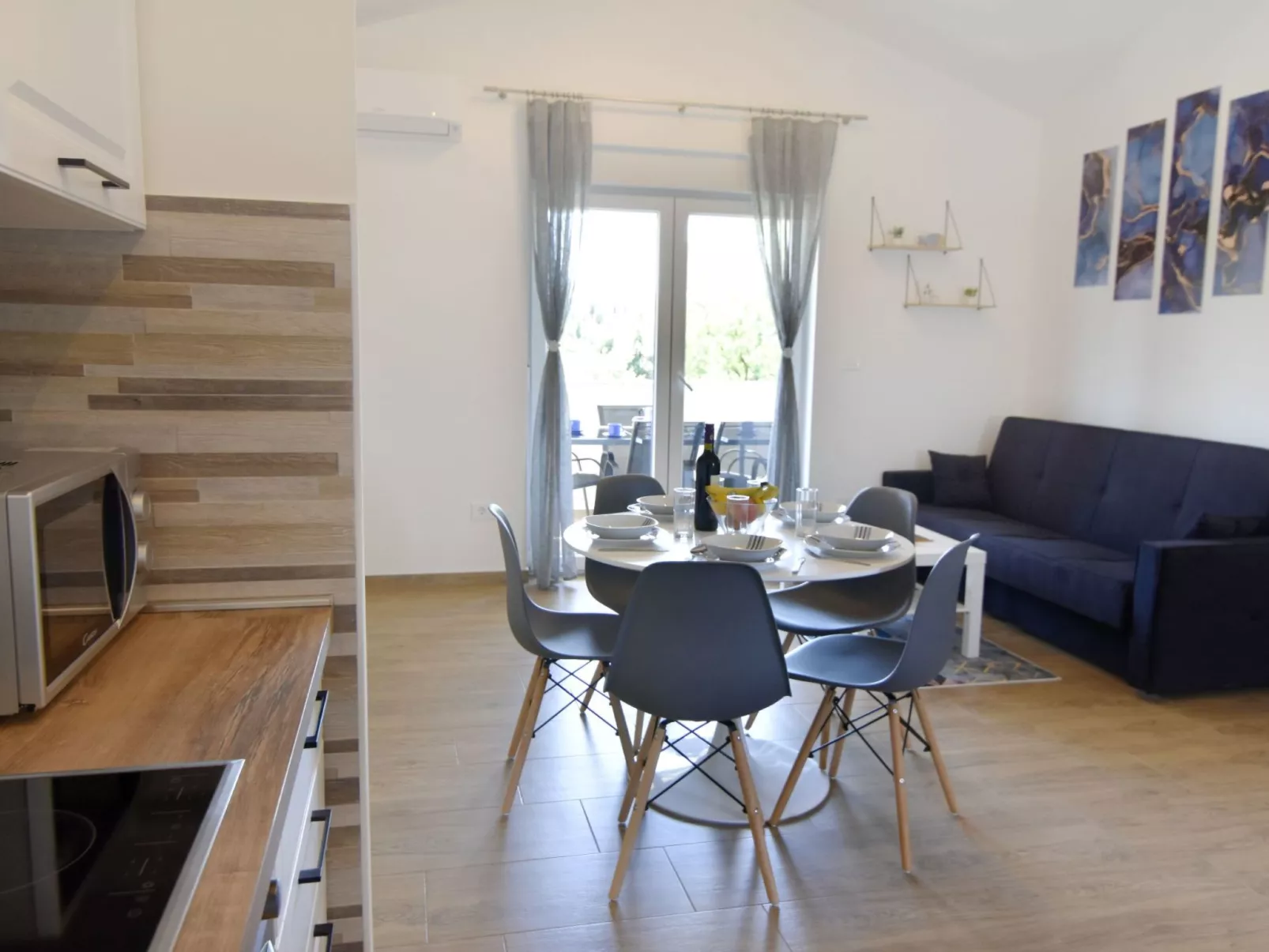 Apartment 2 in einer neuen Villa mit Pool in ruhiger Lage-Inside