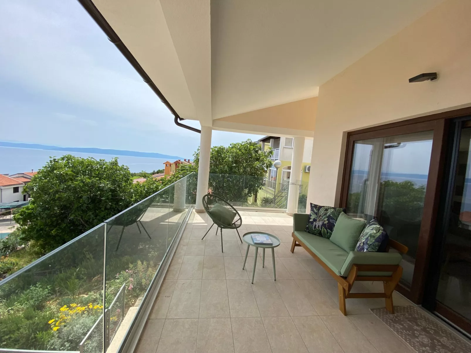 Frisch renovierte Ferienwohnung mit Meerblick