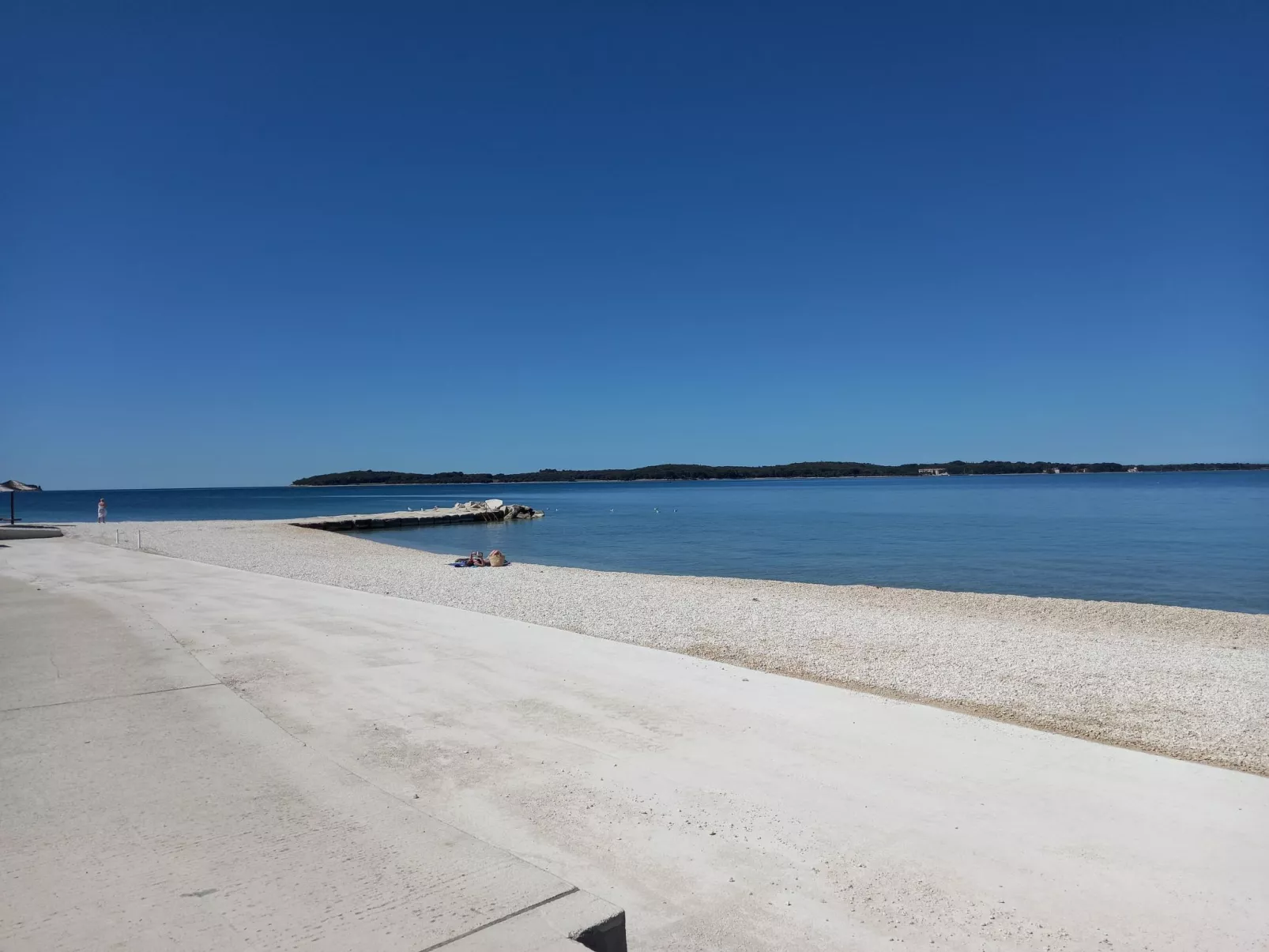 Geräumiges Ferienhaus mit 4 Schlafzimmern und privatem Pool-Draußen