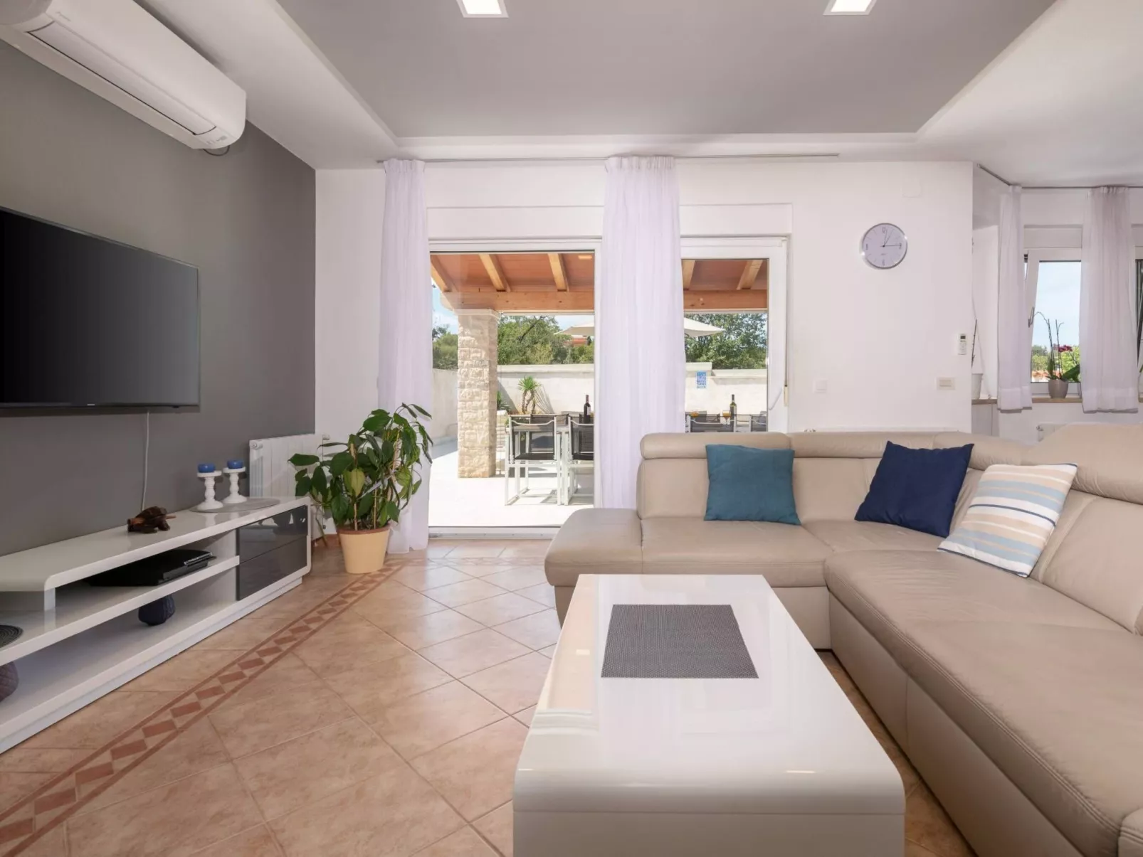 Family villa Nicole-Dedans