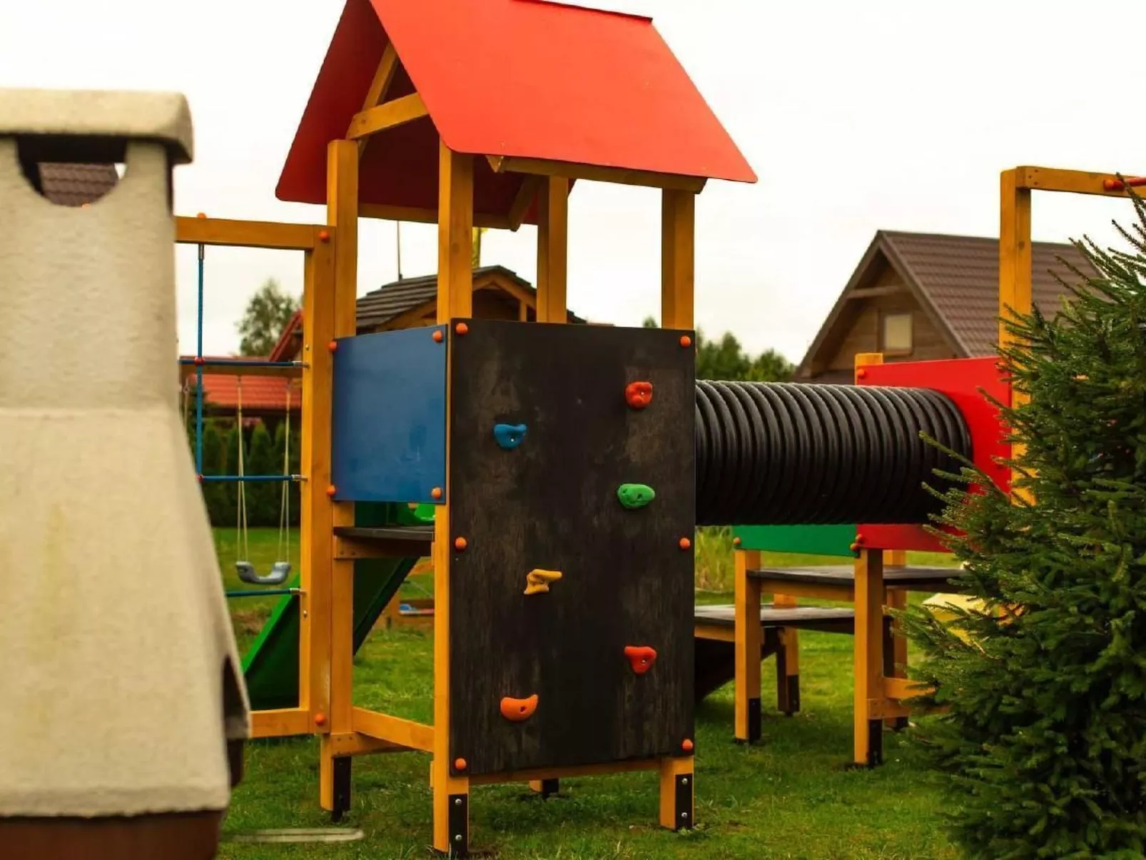 Modernes Ferienhaus in Biebrowo mit Grill, Garten und Terrasse-Dehors