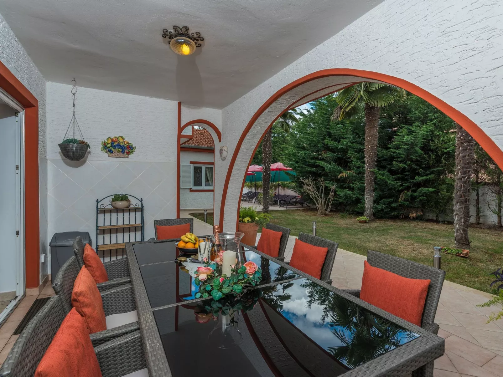 Charmante Familienvilla, in der Hunde willkommen sind-Draußen