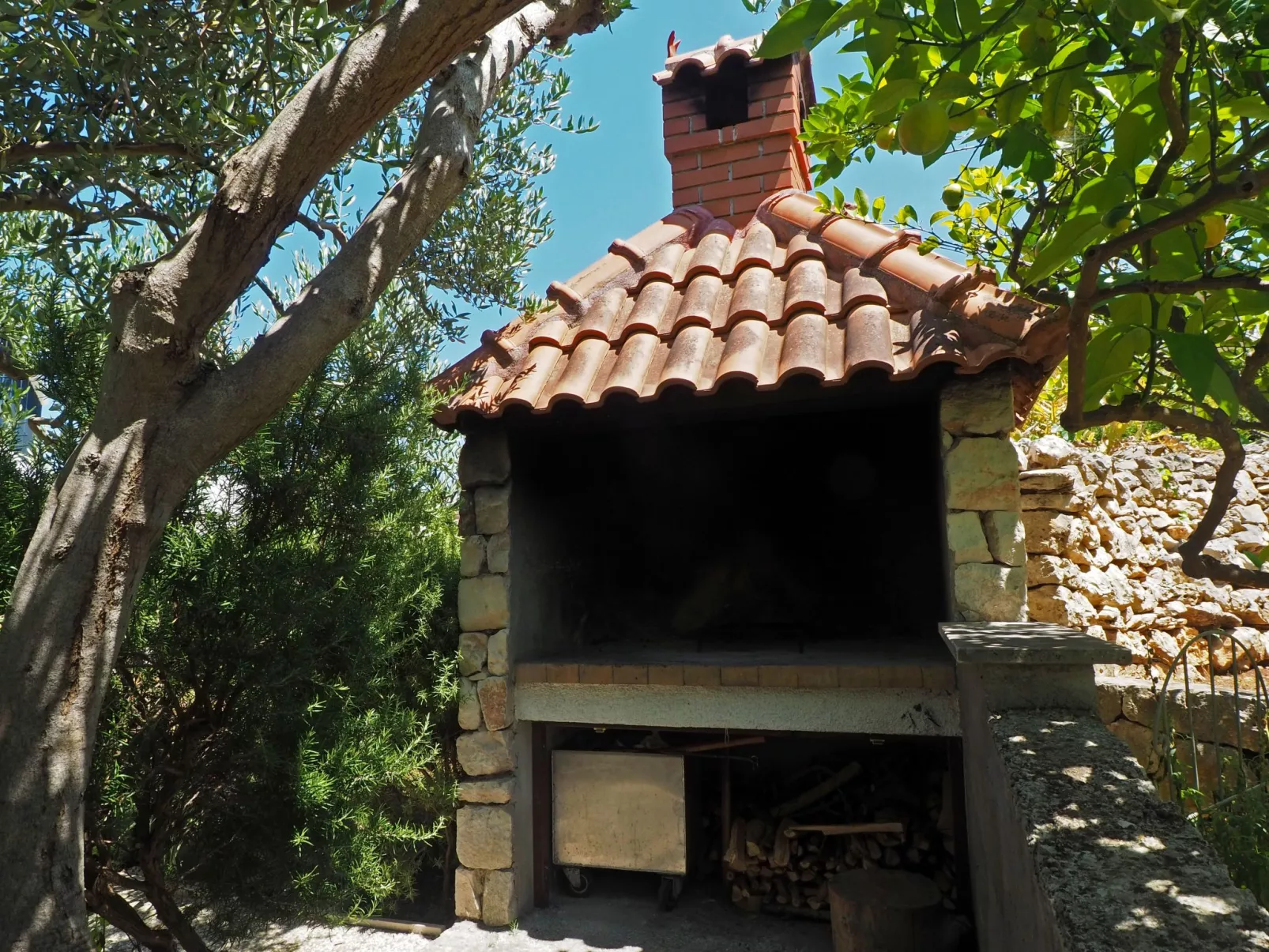 Strandnahe Ferienwohnung mit großer Terrasse-Draußen