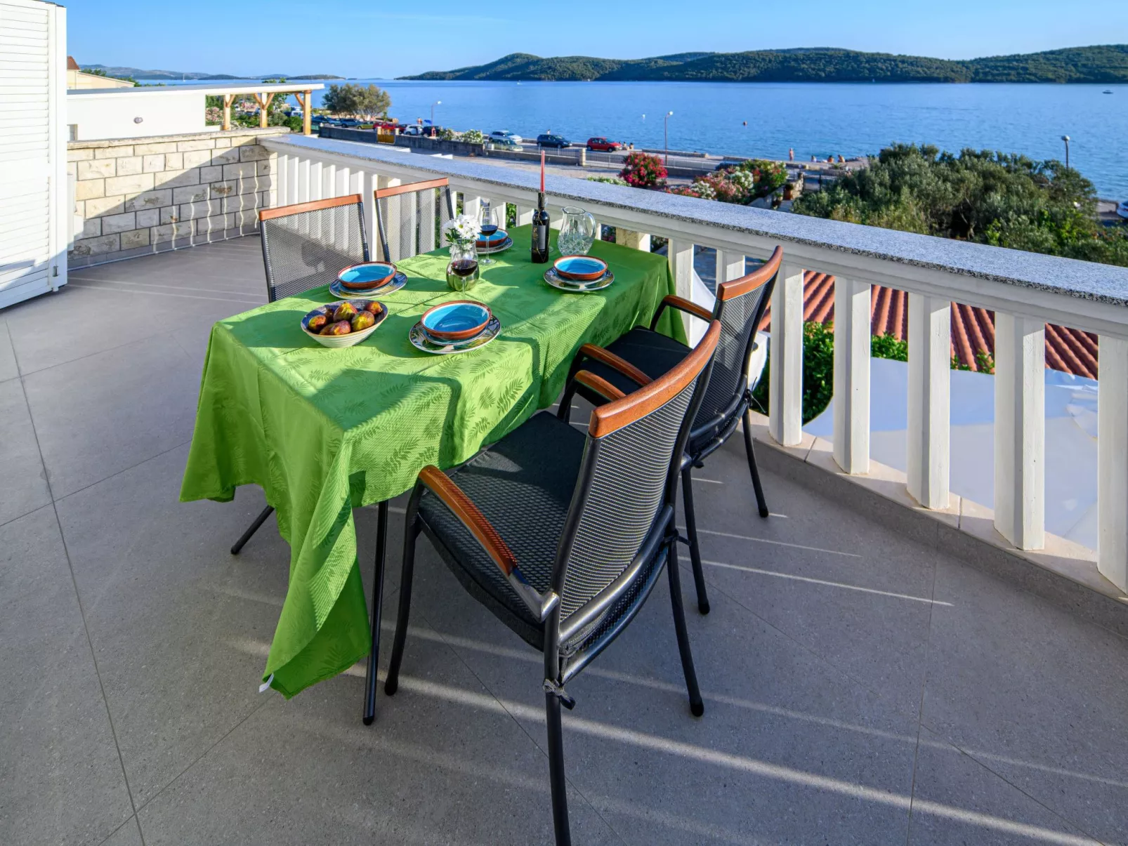 Wohnung mit Blick auf das Wasser-Draußen