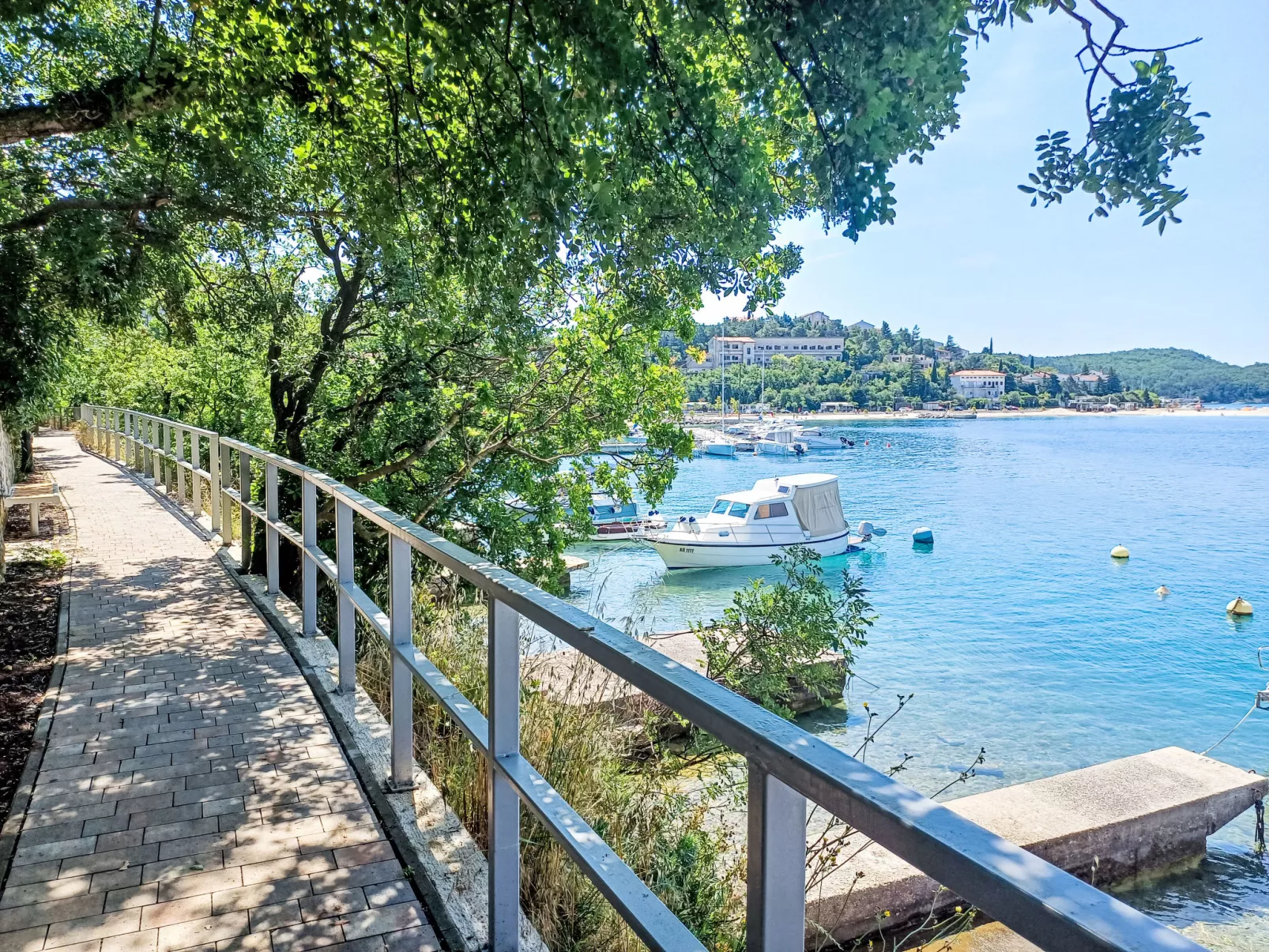 Wohnung in Jadranovo mit Grill, gemeinschaftlichem Pool und Terrasse - Umgebung