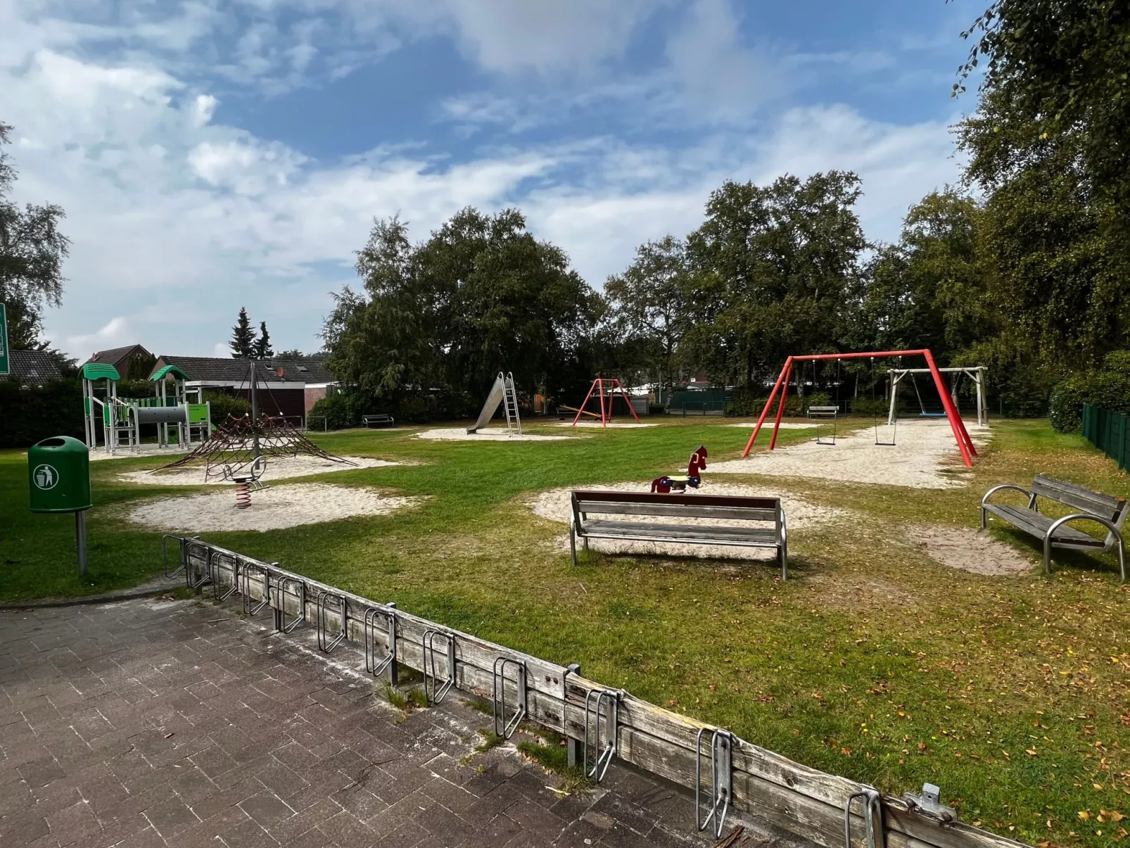 Geräumige Ferienwohnung mit Garten und Grill-Outside