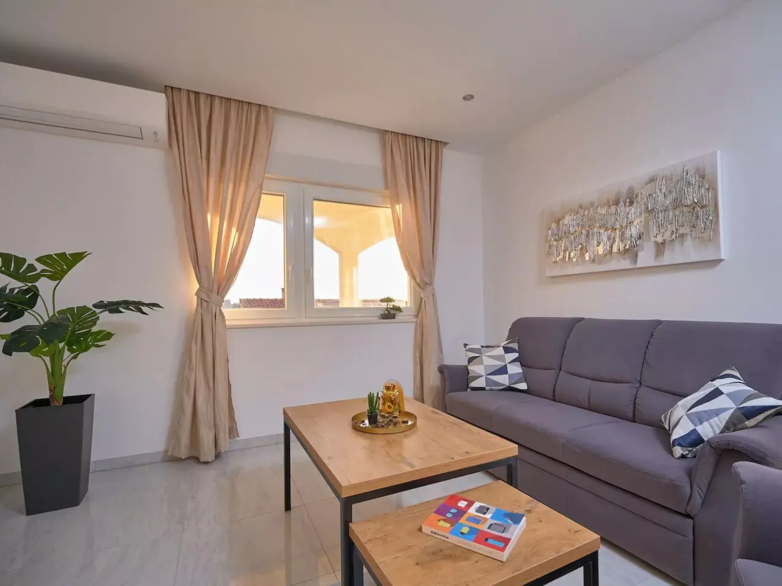 M&M Ferienhaus mit Pool-Drinnen