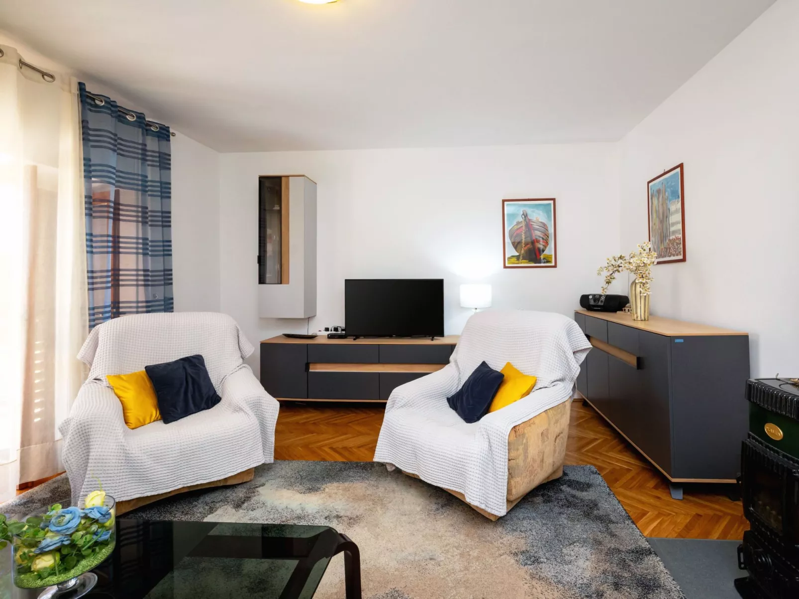 Maric mit Terrasse und Balkon-Image-tags.info