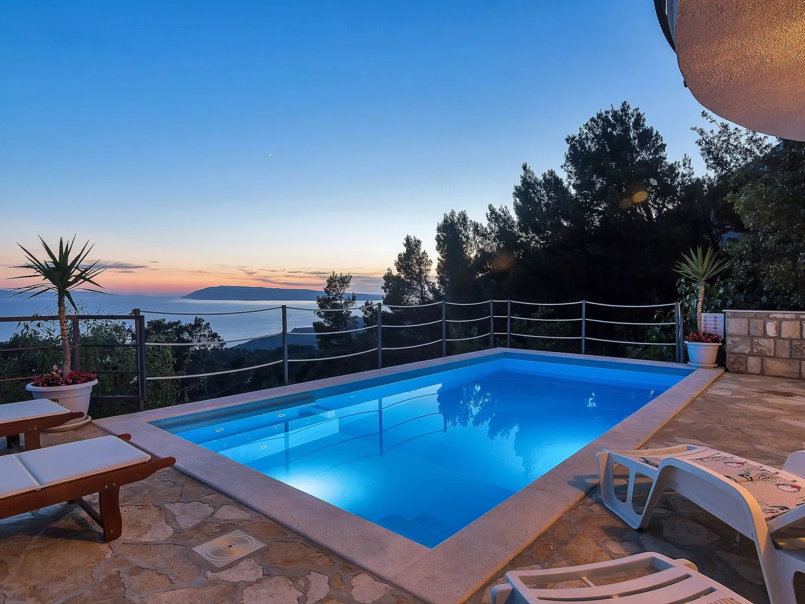 Renoviertes Ferienhaus in Tučepi mit Privatem Pool-Draußen