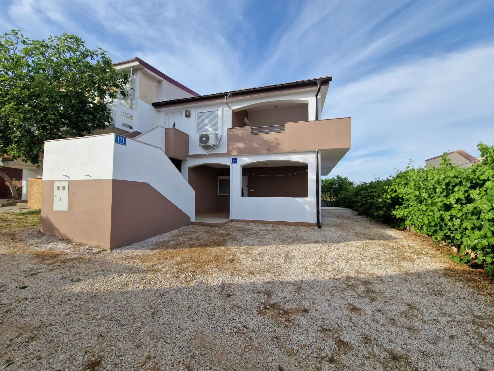 Ema erste Etage mit offener Terrasse-Inside