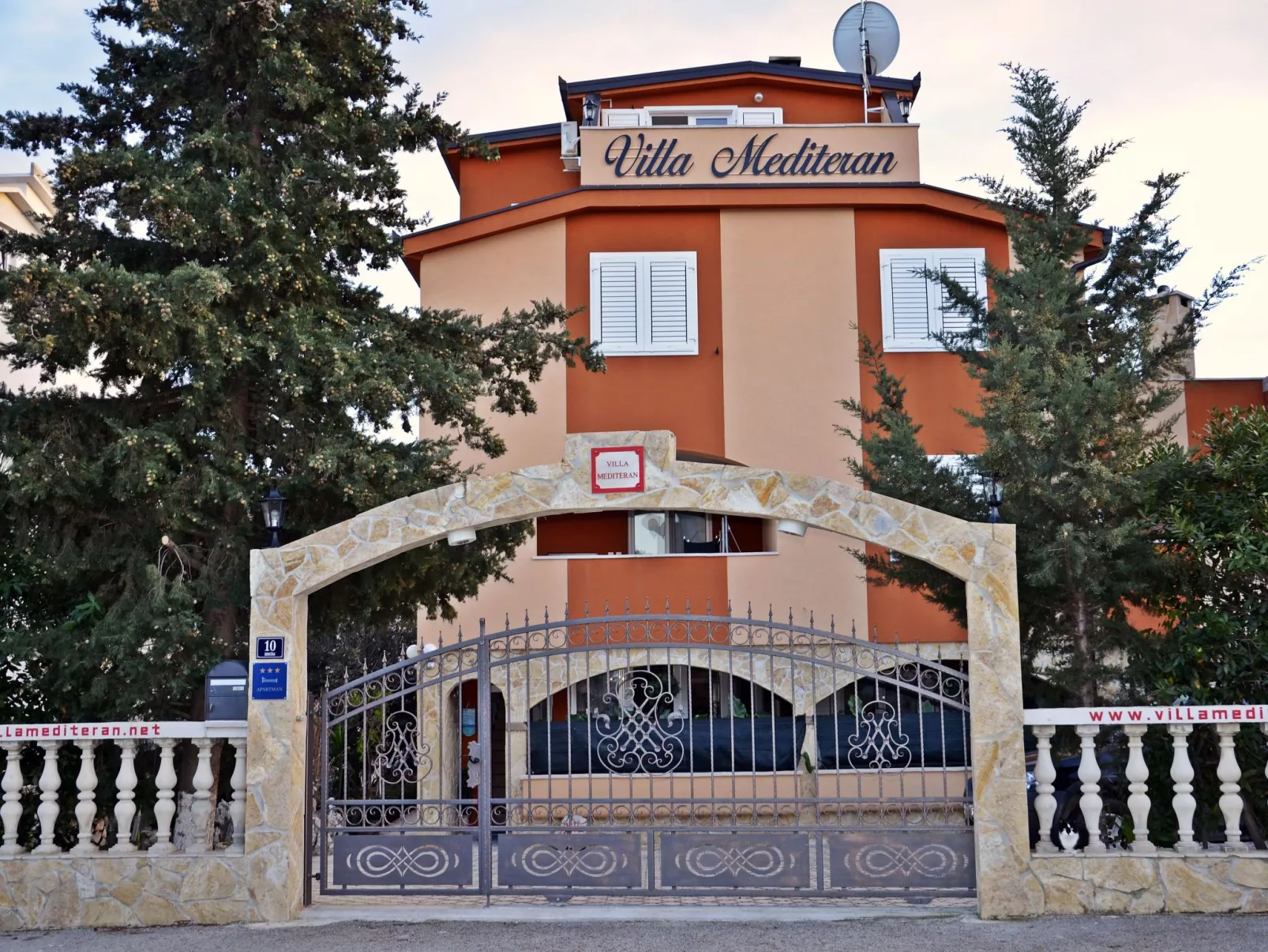 Villa Mediteran, kleine Ferienwohnung mit Terrasse