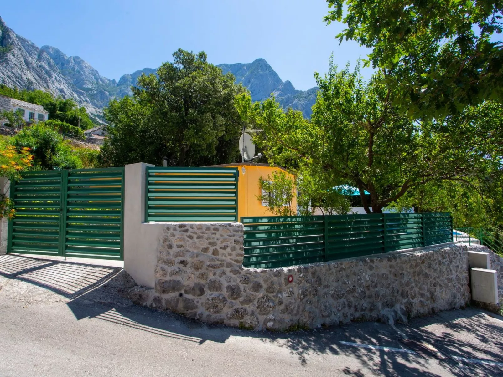 Günstiges Ferienhaus mit Pool und Meerblick-Dehors
