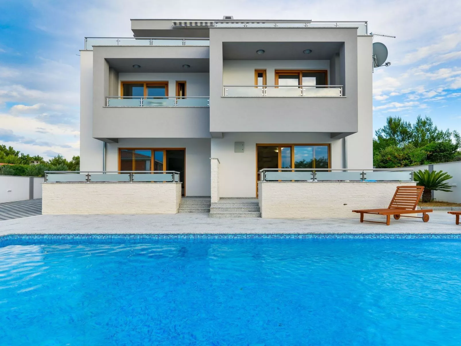 Villa mit Dachterrasse und Pool - Agentur TA Leut-Draußen