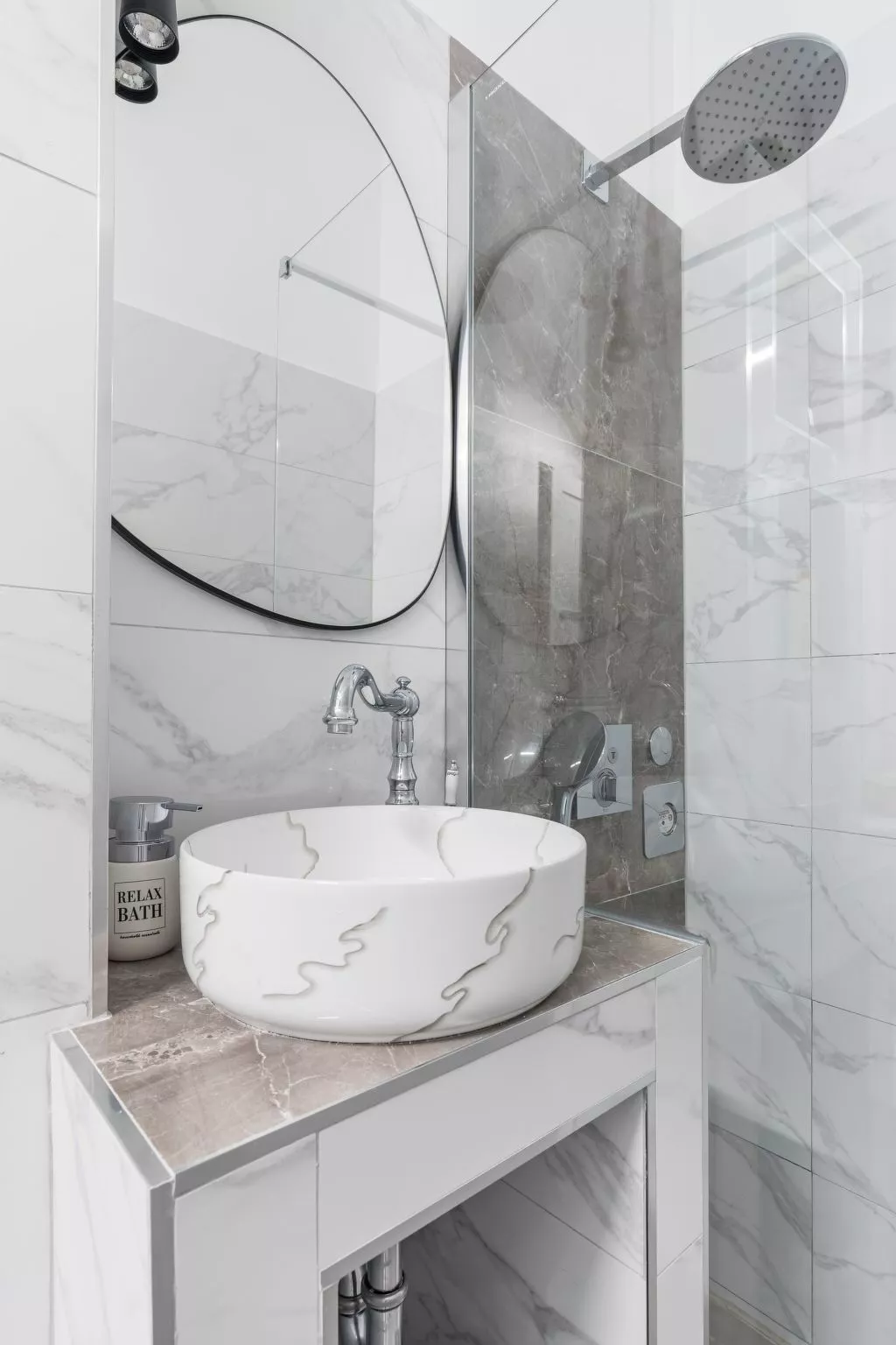 Studio im Erdgeschoss, beim berühmten Znjan-Strand-Drinnen