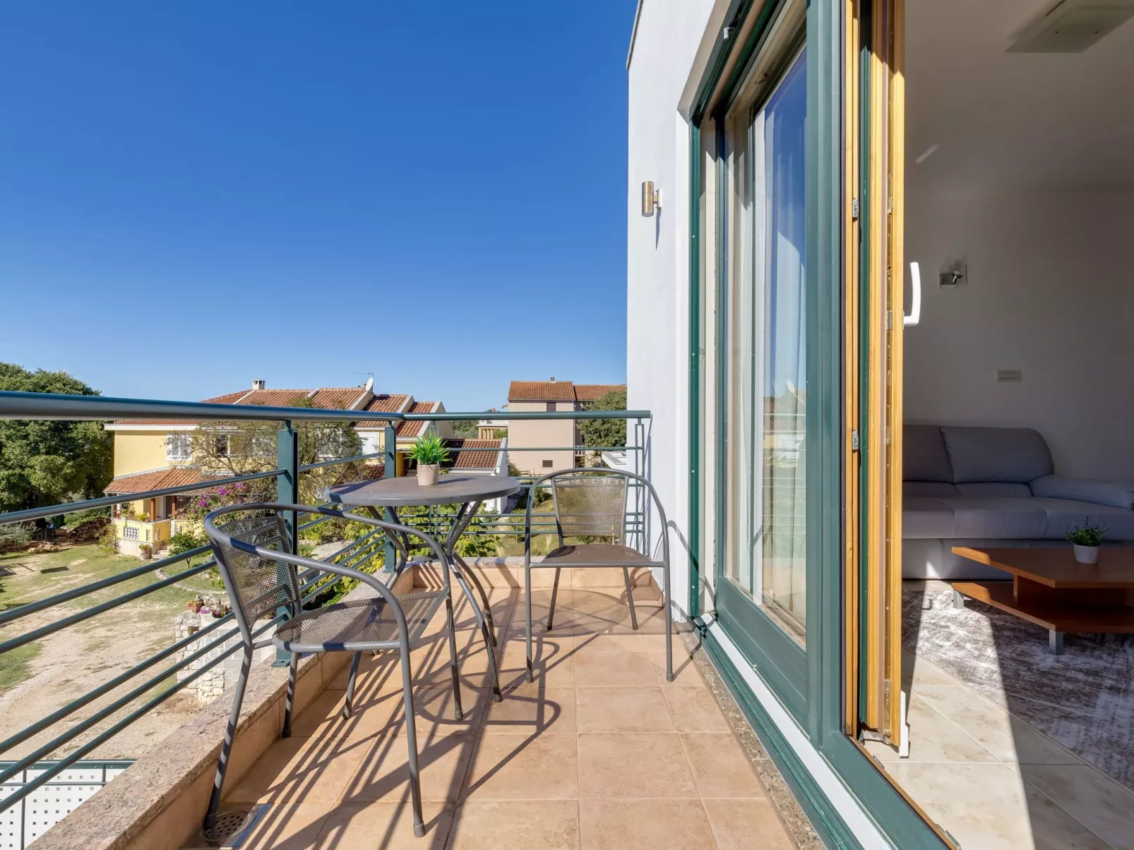 Luxuriöse Villa mit Meerblick - von TA Leut Agency-Drinnen