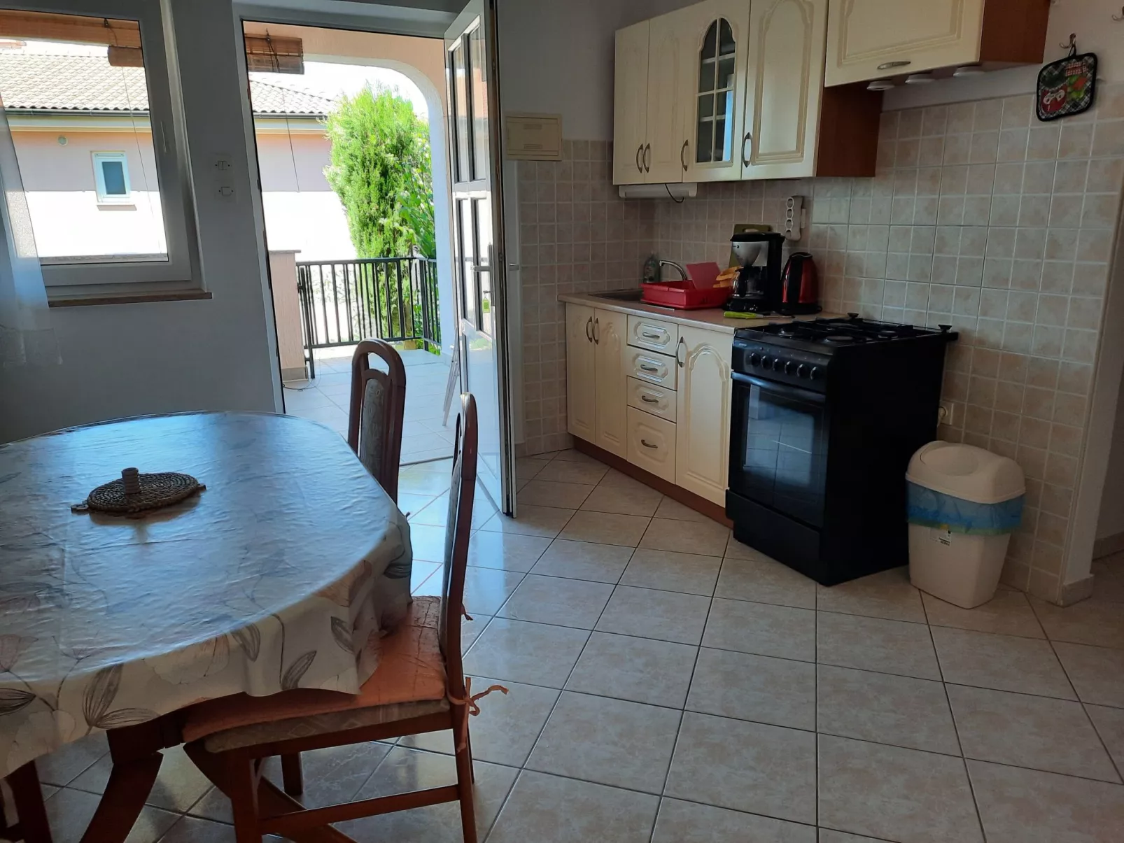 Mit privater Terrasse-Inside