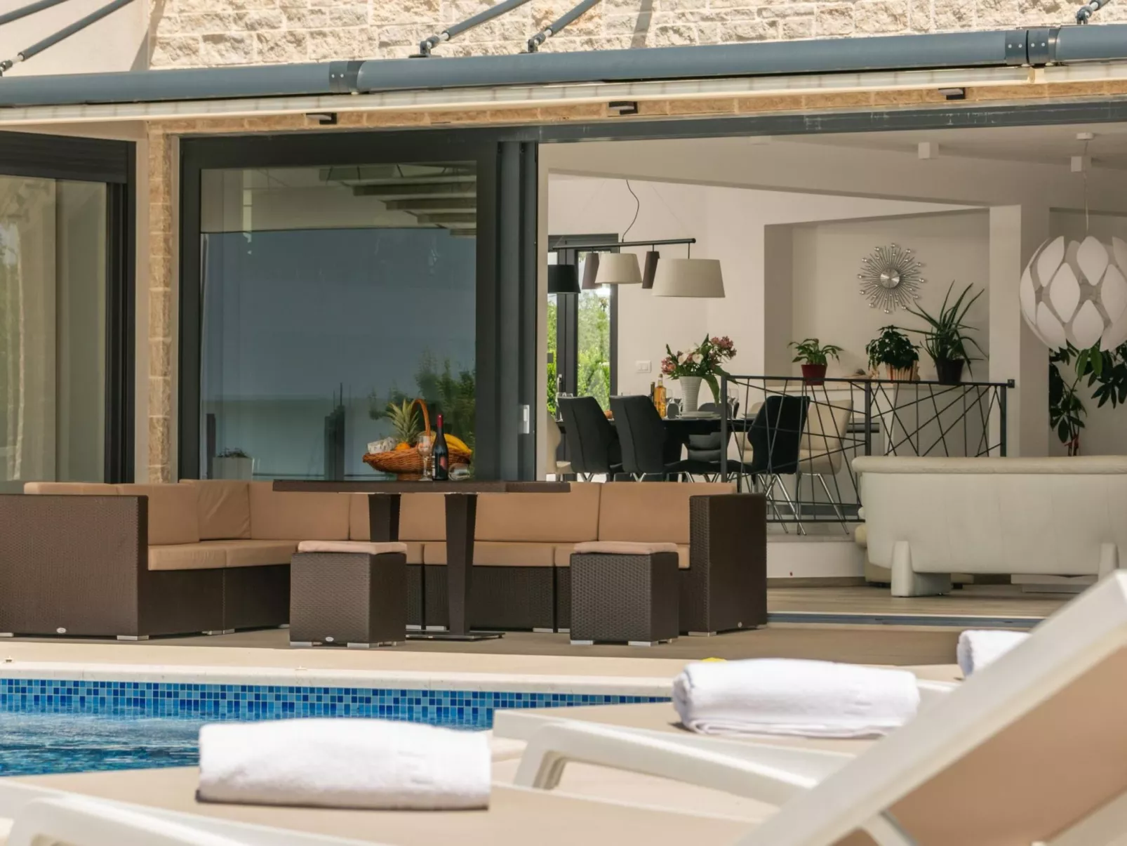 Villa EmMa mit 5 Schlafzimmern und beheiztem Pool-Drinnen