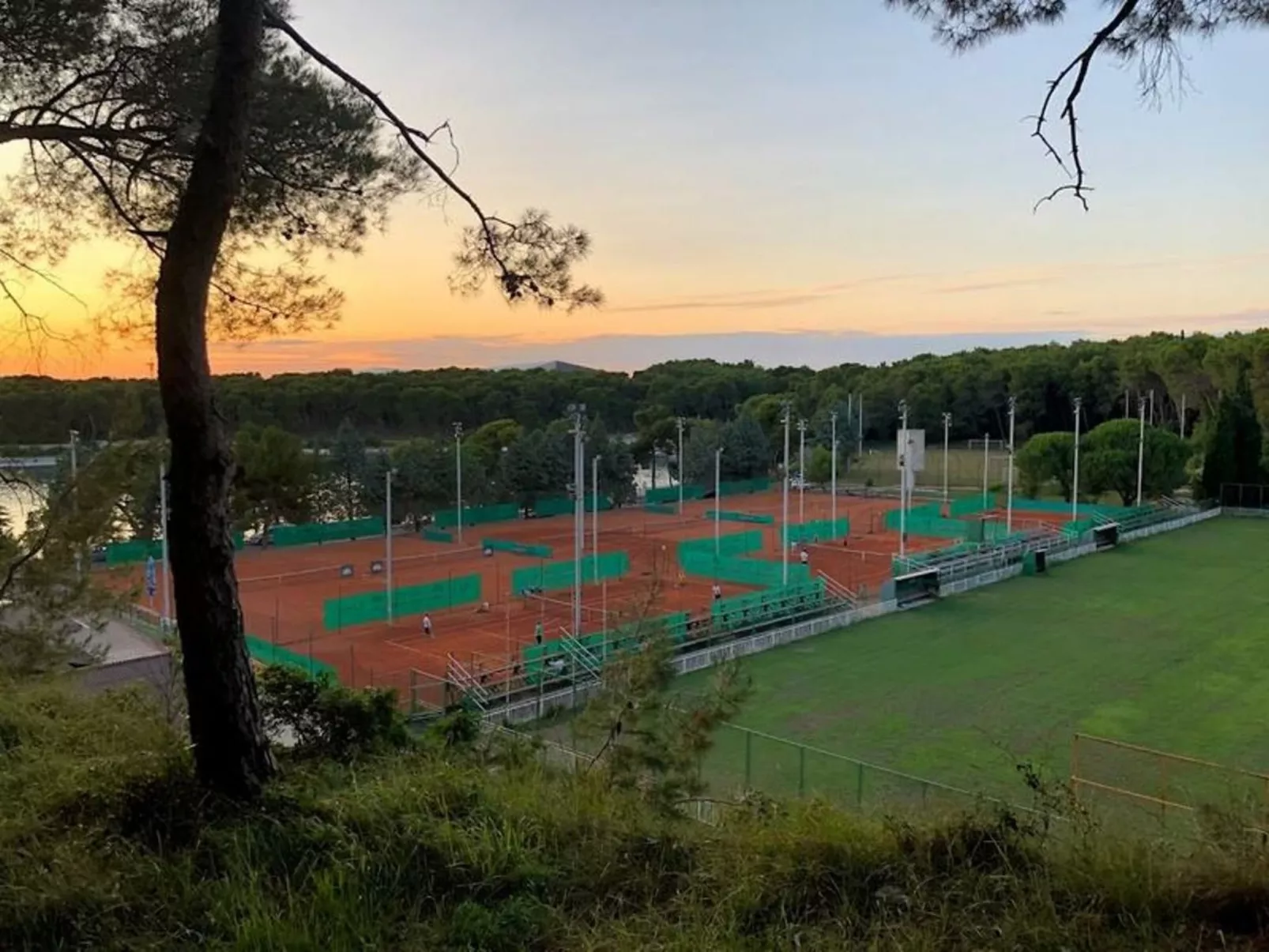 Modern eingerichtete Wohnung in der Nähe des Strandes...-Dehors