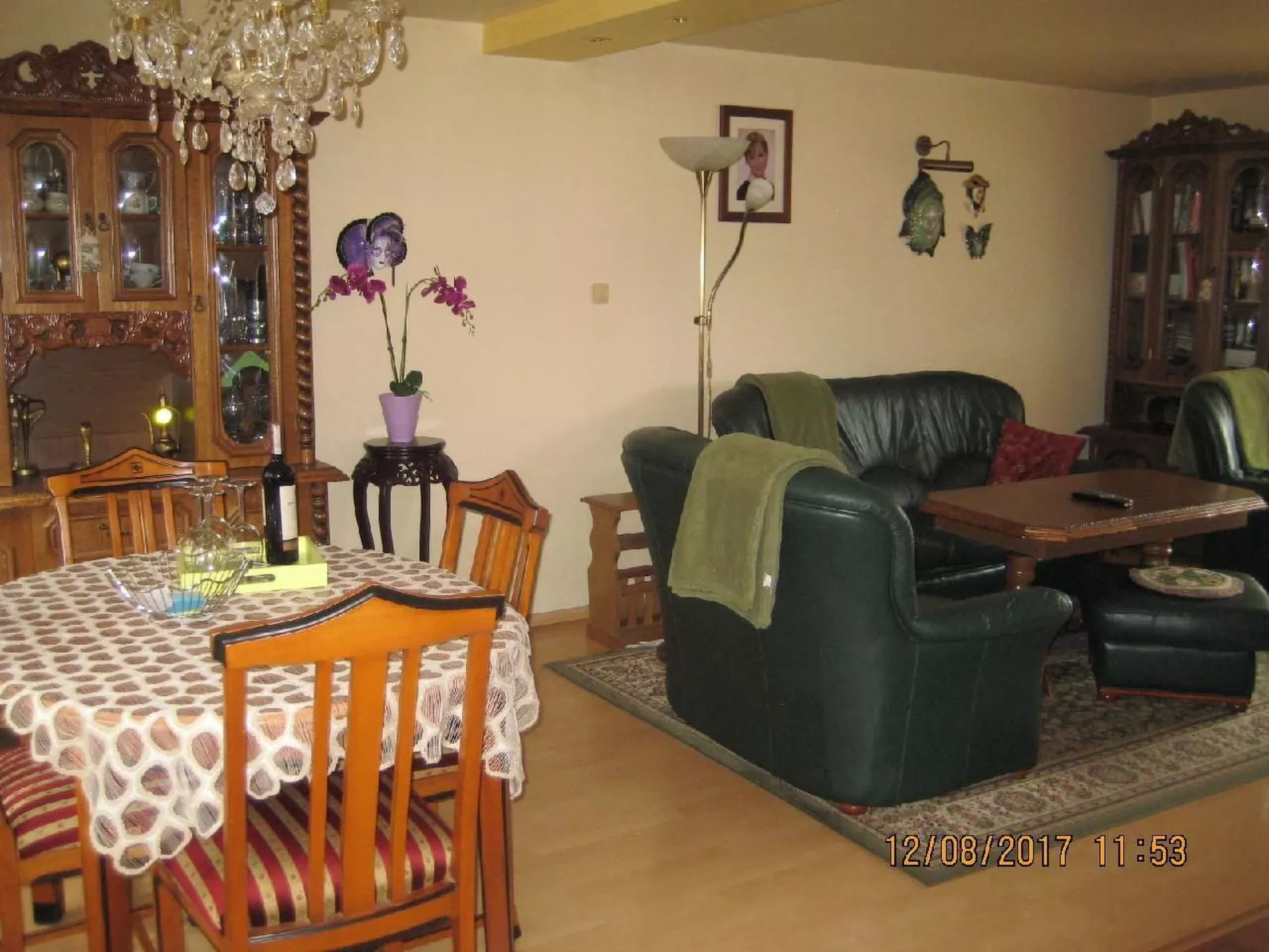 Mit Garten, Grill und Terrasse-Drinnen