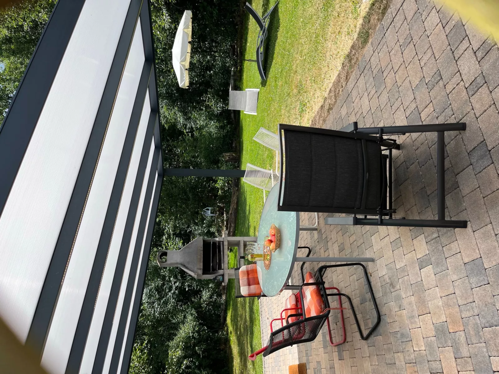 Familienfreundliches Haus mit großer Terrasse-Outside