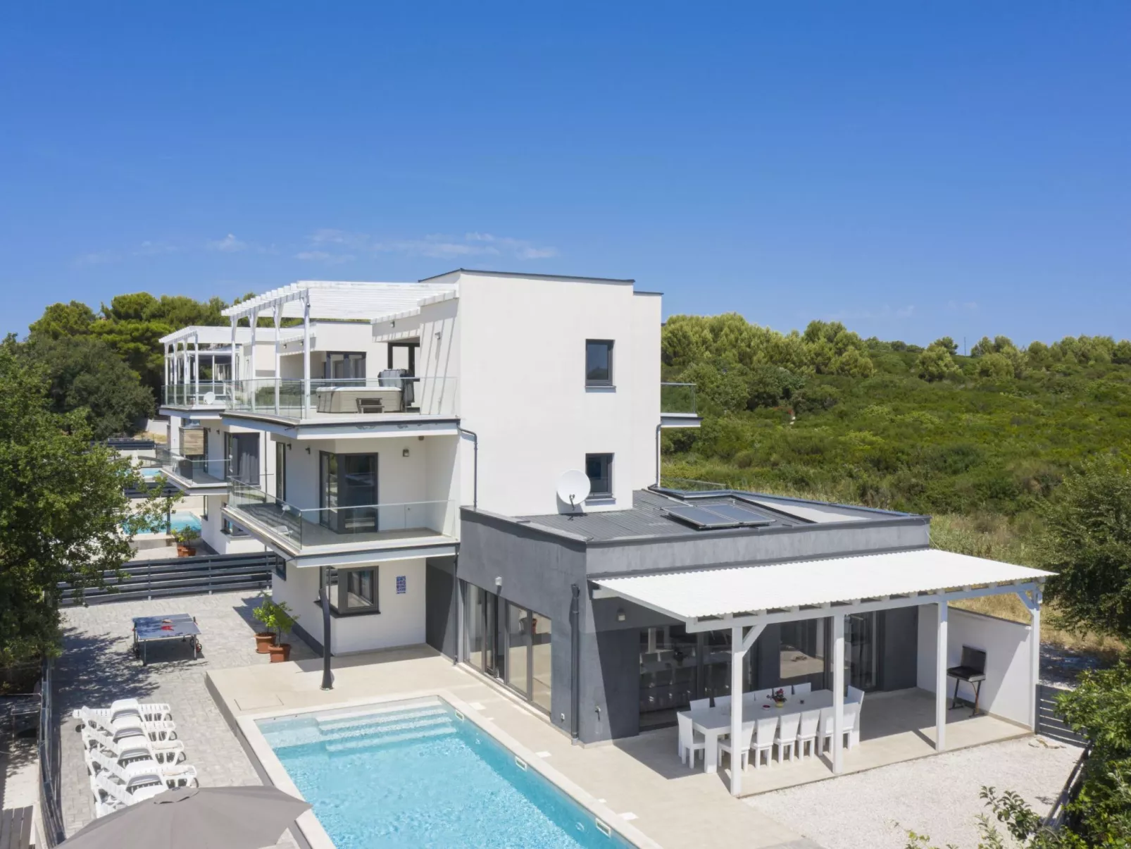 Villa Luna mit Pool, Sauna, Whirlpool, Tennisplatz-Drinnen