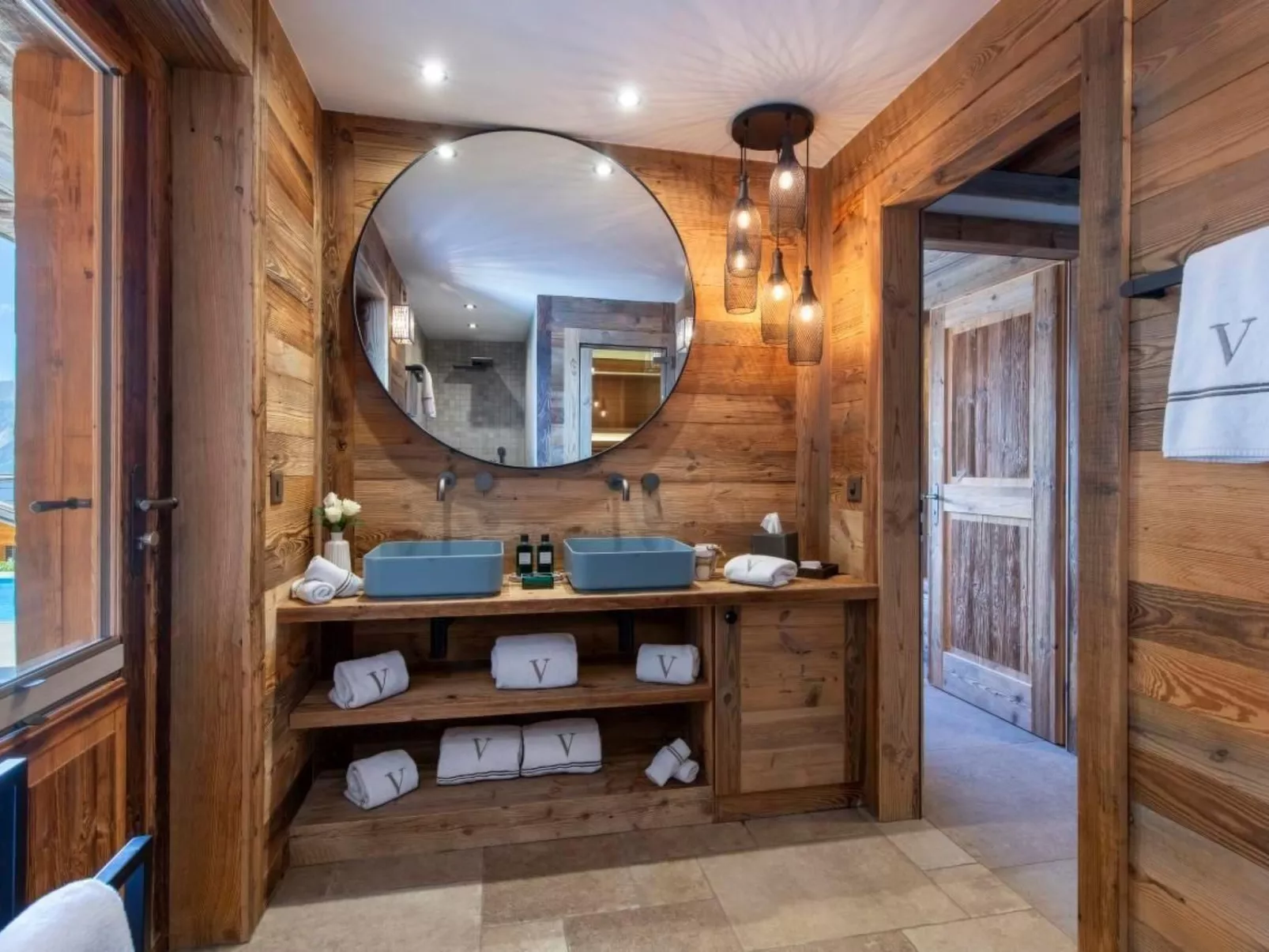 Chalet V mit Lift und Pool-Inside