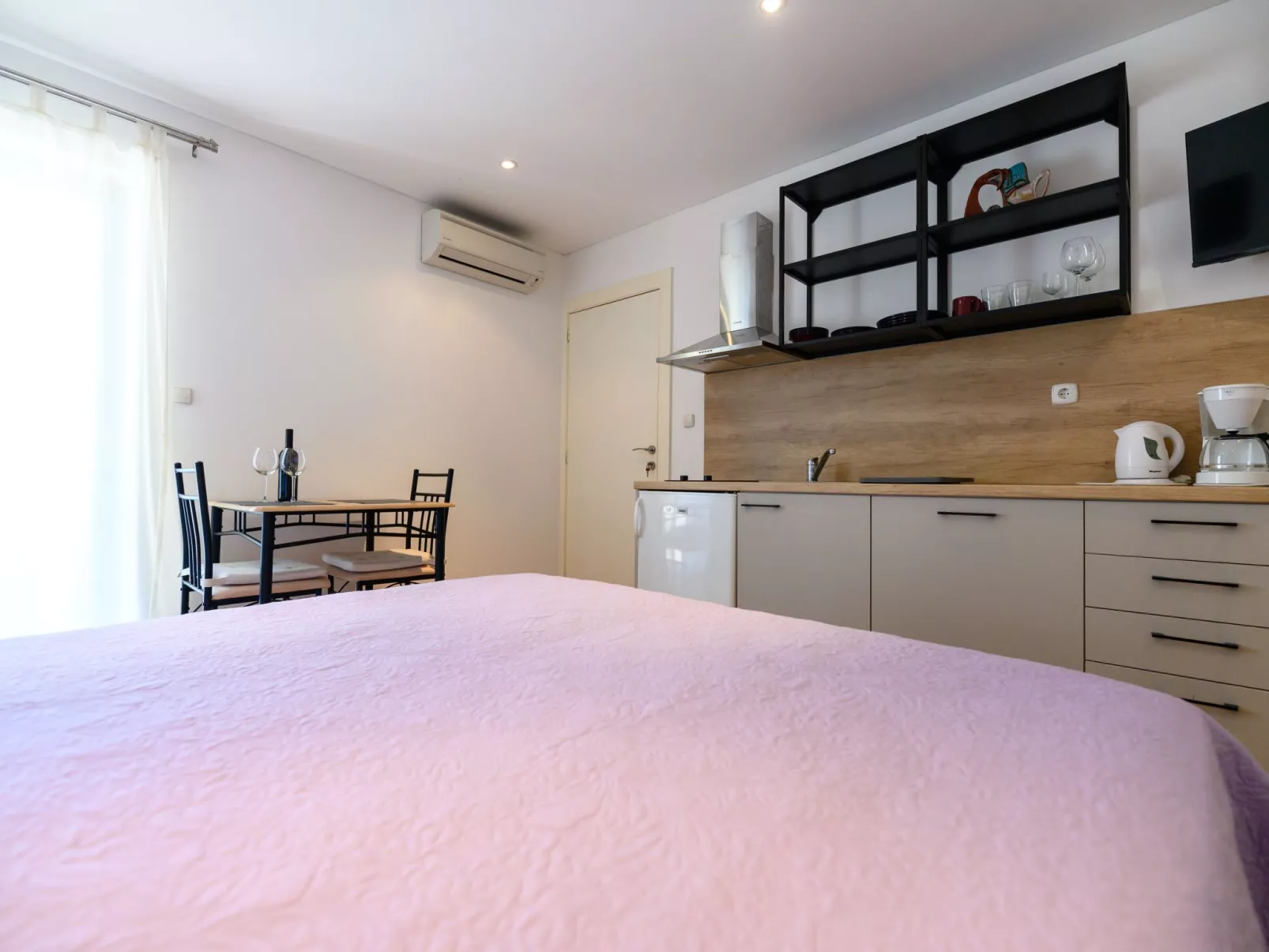 Studio-Apartment "Nives" mit Blick auf das Wasser-Dedans