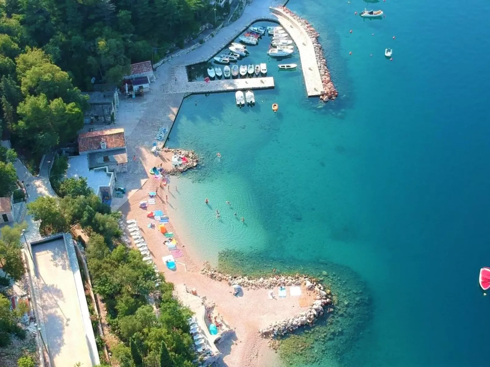 Wohnung mit schöner Terrasse-Outside