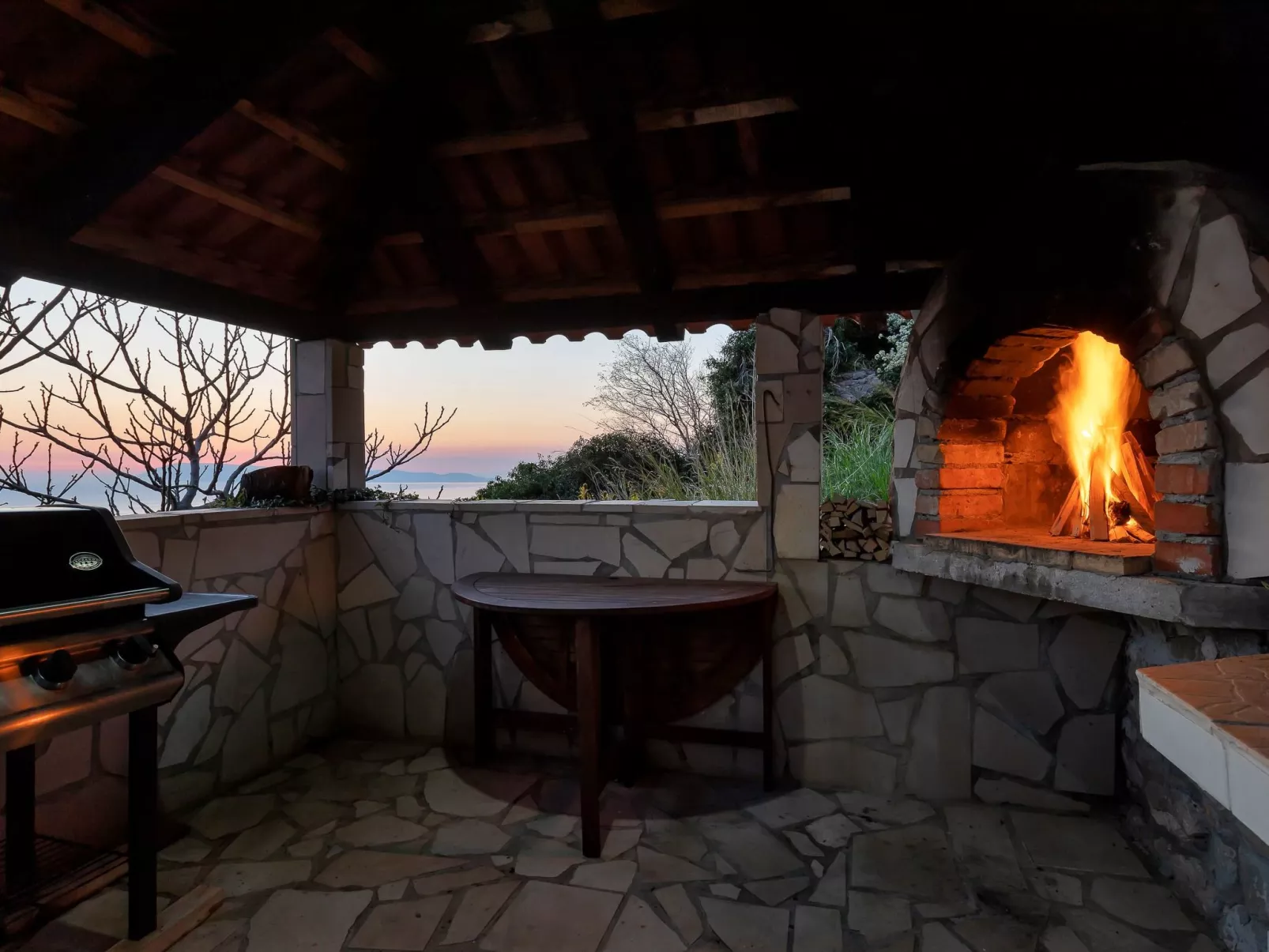 "Podgora" mit Blick auf das Wasser-Outside