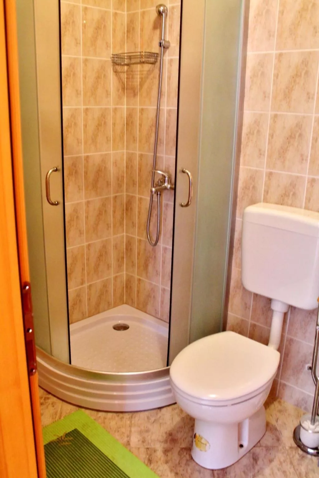 "Gubo2" mit Blick auf das Wasser-Drinnen