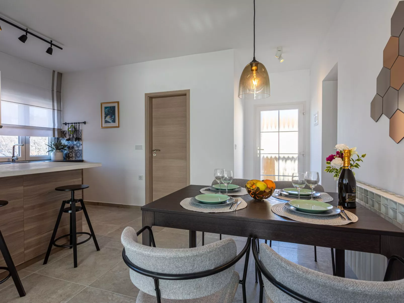 Gästezimmer Tina 6-Drinnen