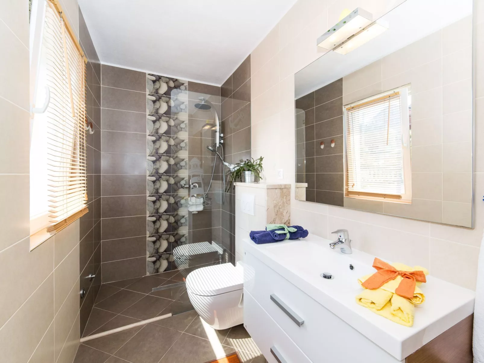 "MaLea" mit Blick auf das Wasser-Inside